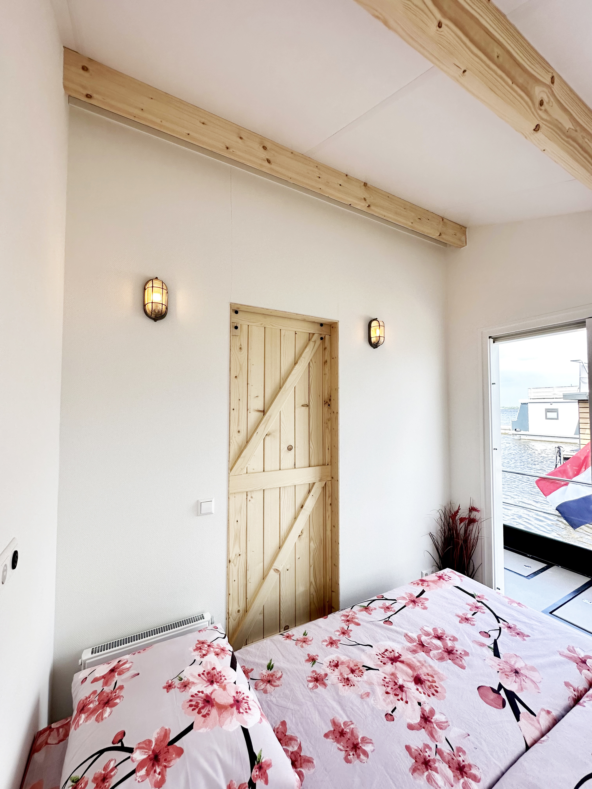 HOMESHIP VaarChalet In Amsterdam 1250D Luxe Houseboat
