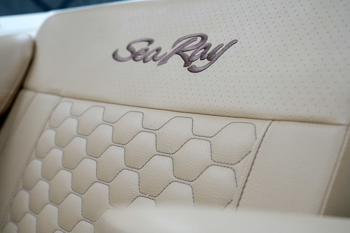 Sea Ray SDX 270