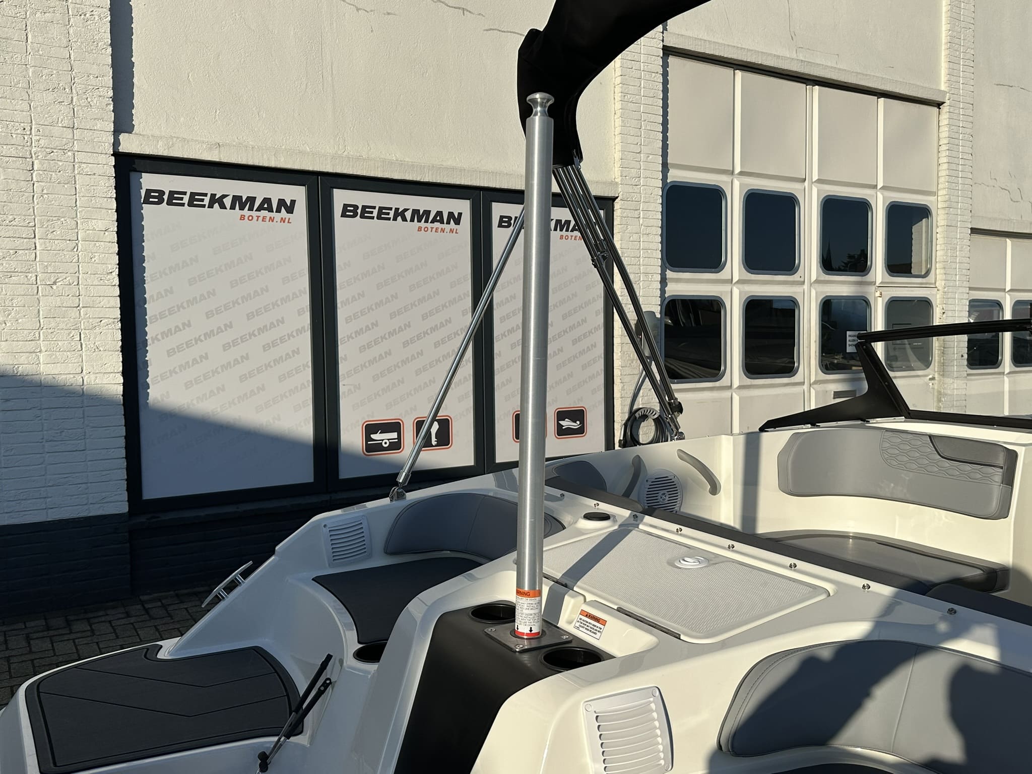 Bayliner Element M17