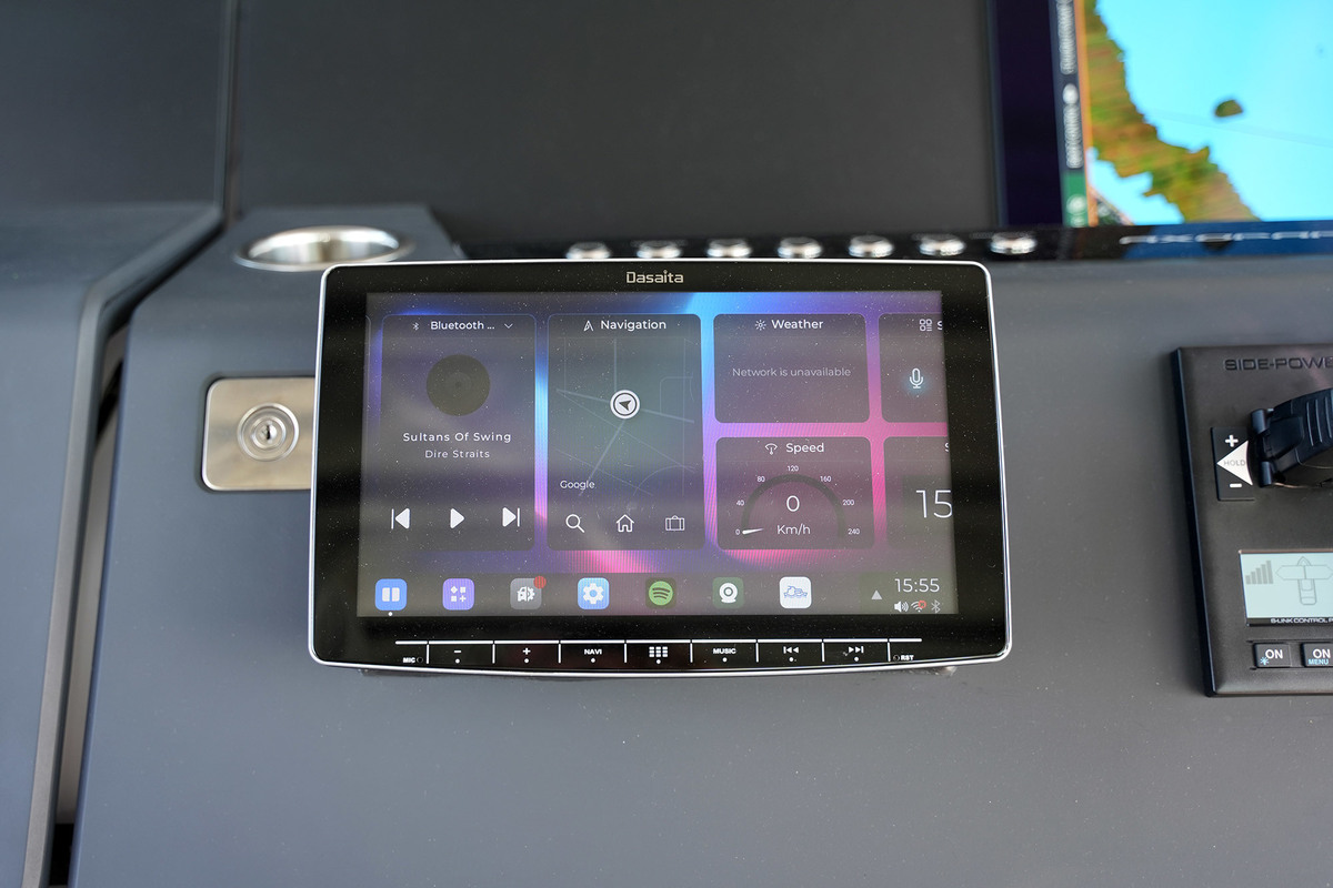 Axopar 37 XC Cross Cabin Mediterrana Edition