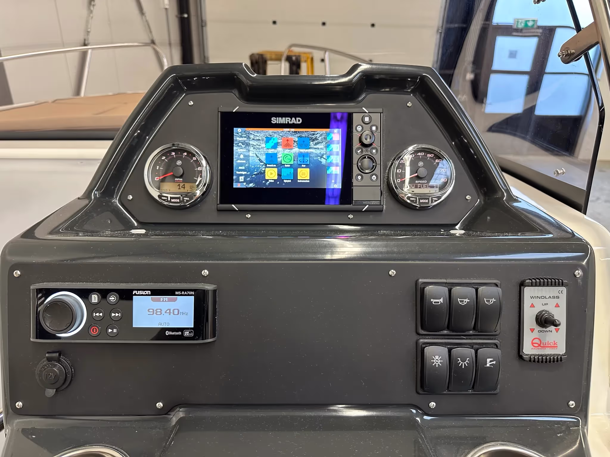 Quicksilver 755 Sundeck