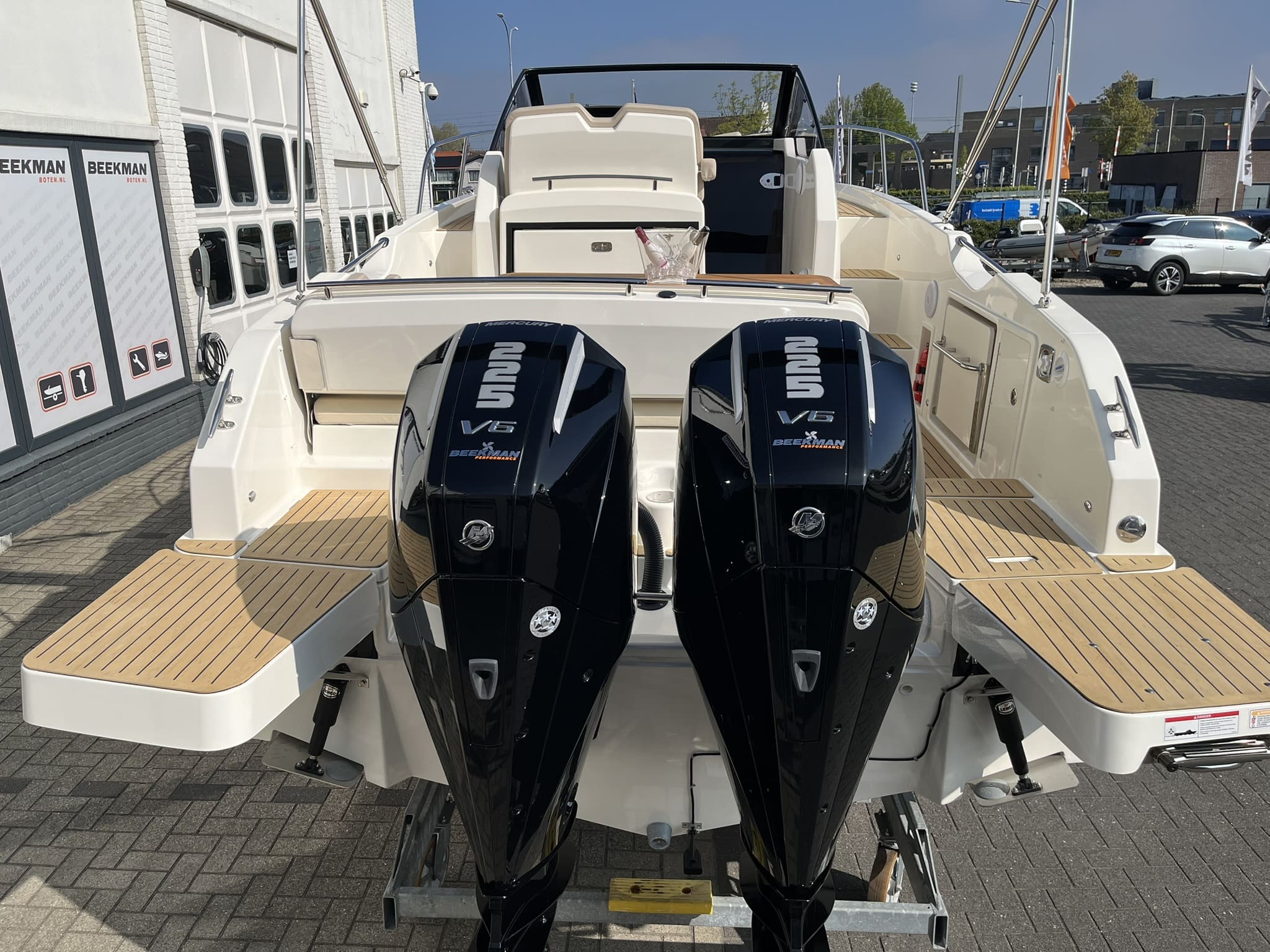 Quicksilver 875 Sundeck