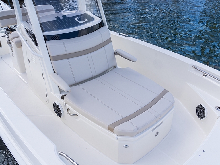 Boston Whaler 220 Dauntless