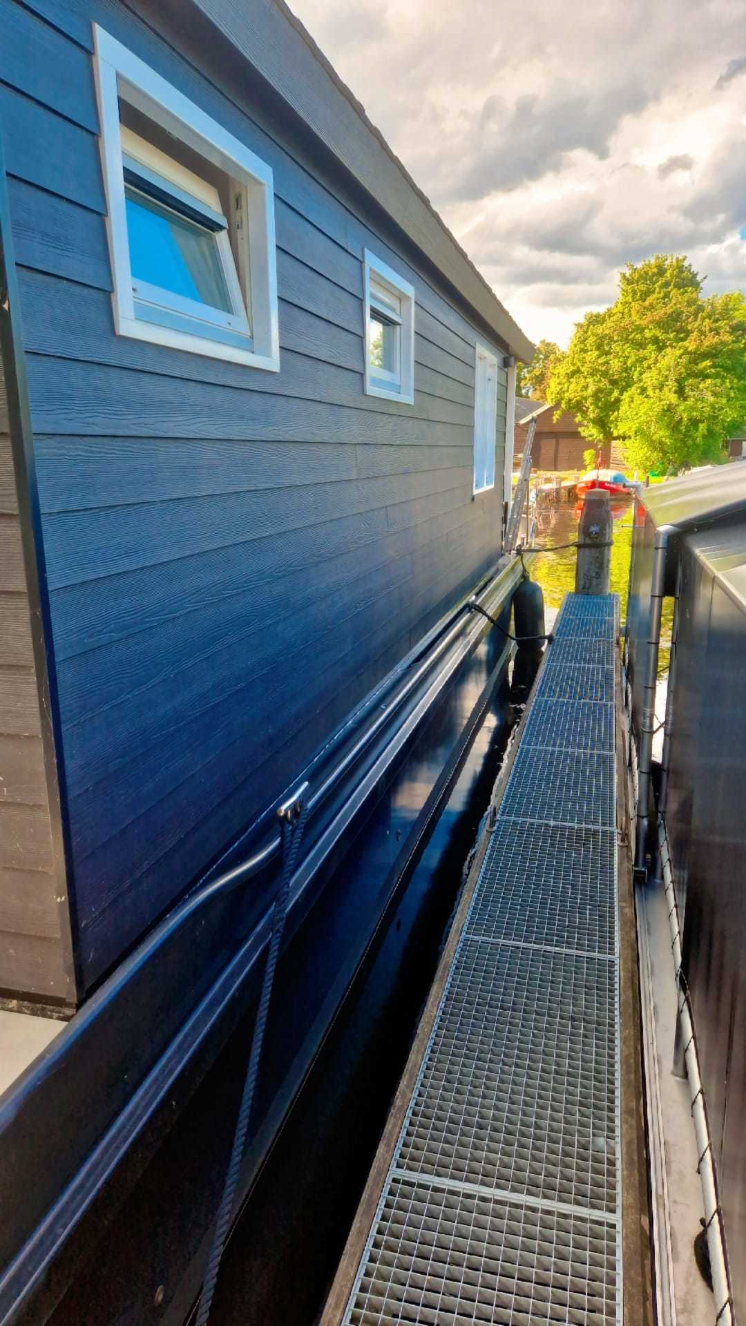 HOMESHIP Houseboat In AMSTERDAM -ZUID VaarChalet 1250D Luxe Goed Varende Houseboat