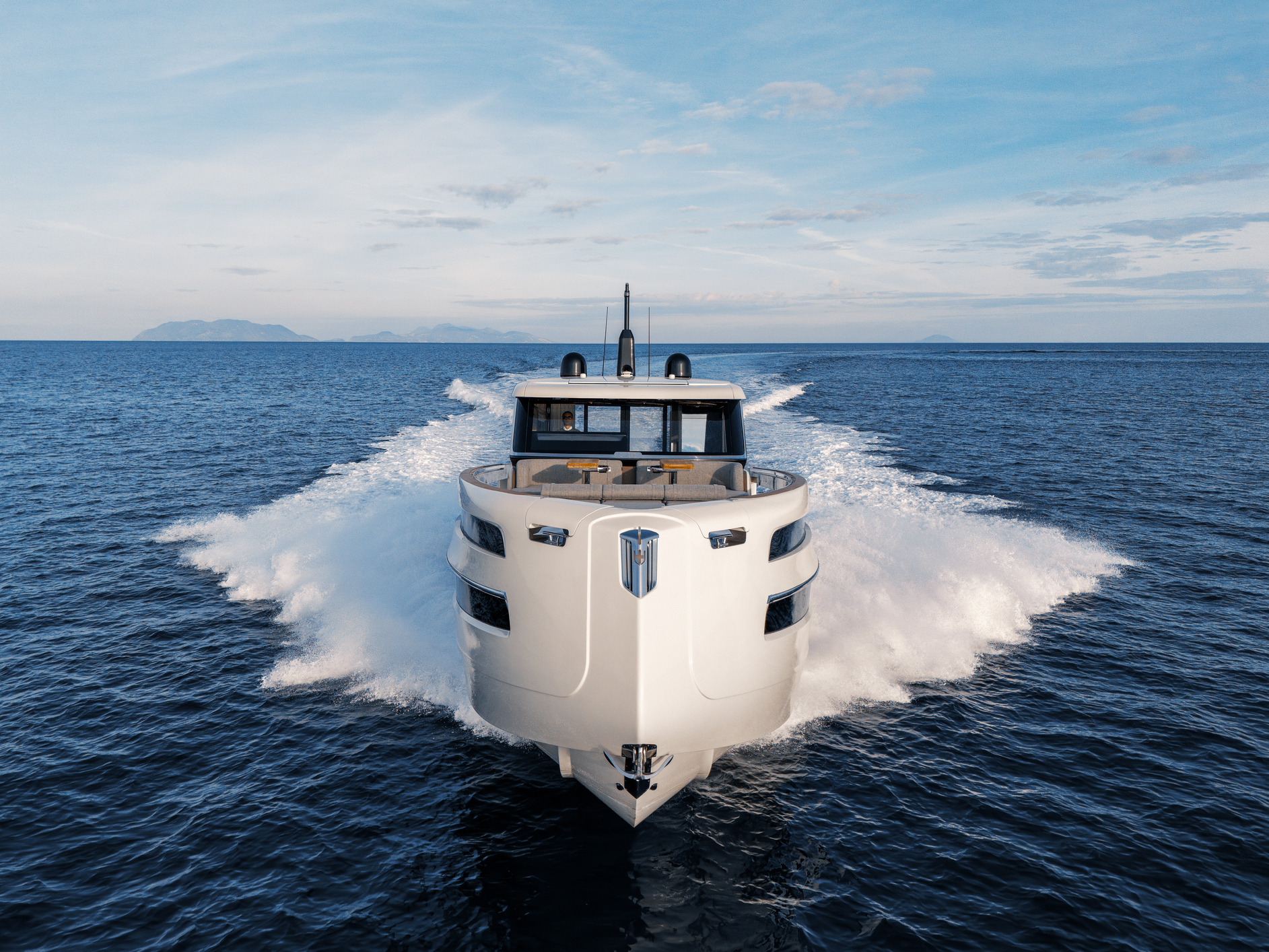 Invictus yachts Invictus ST550 met 2x 950 pk Volvo IPS direct leverbaar