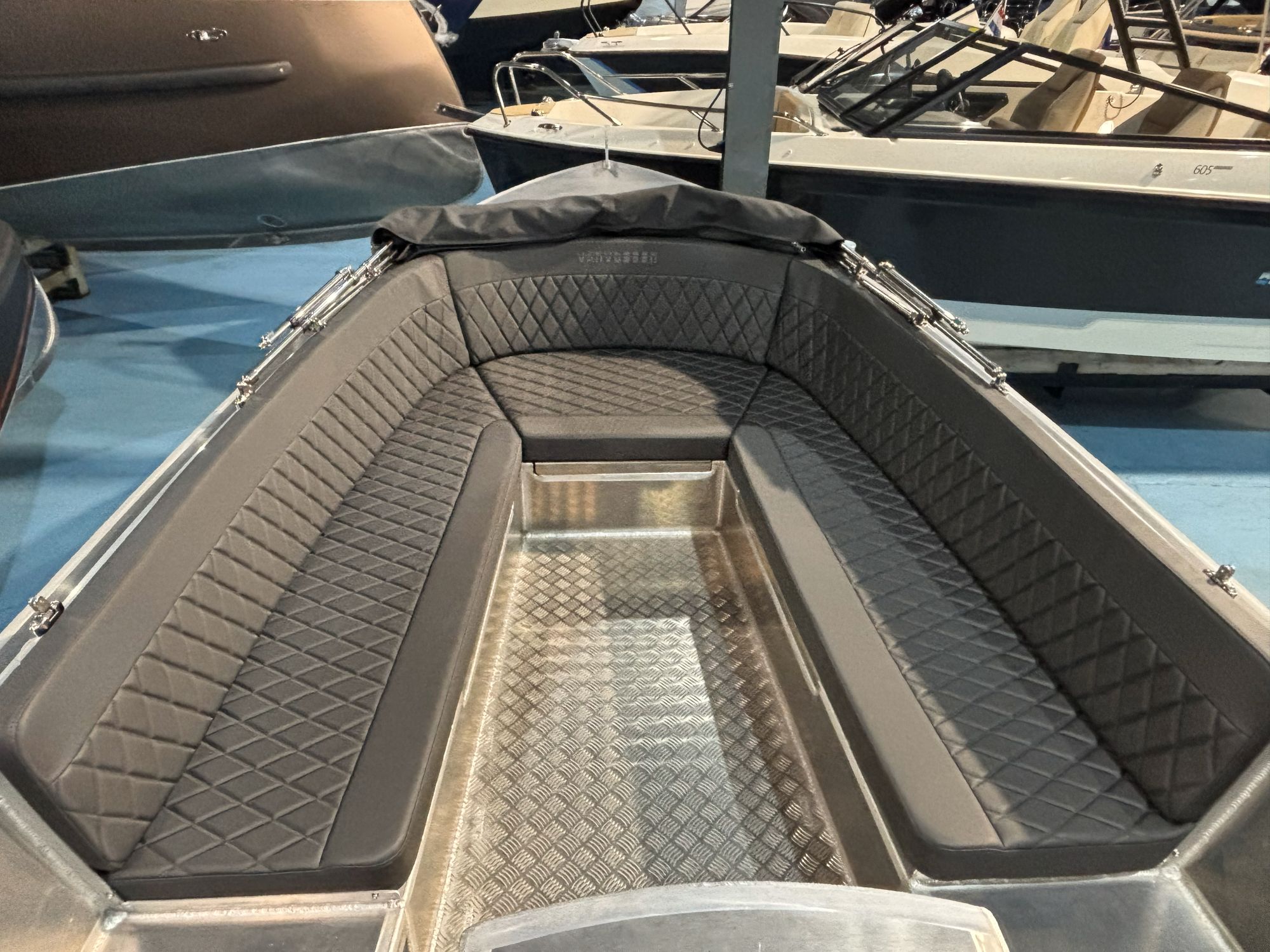 Van Vossen sloep 600 op voorraad