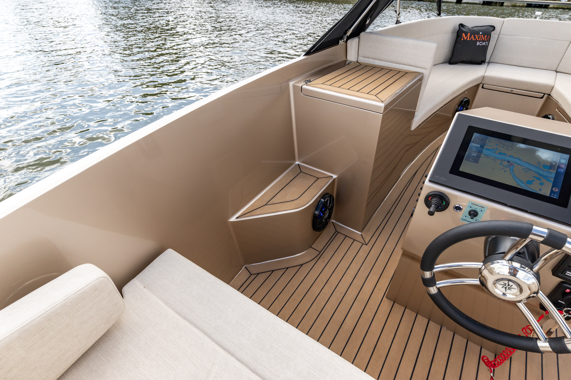 Maxima Boats 580 Sport Lounge