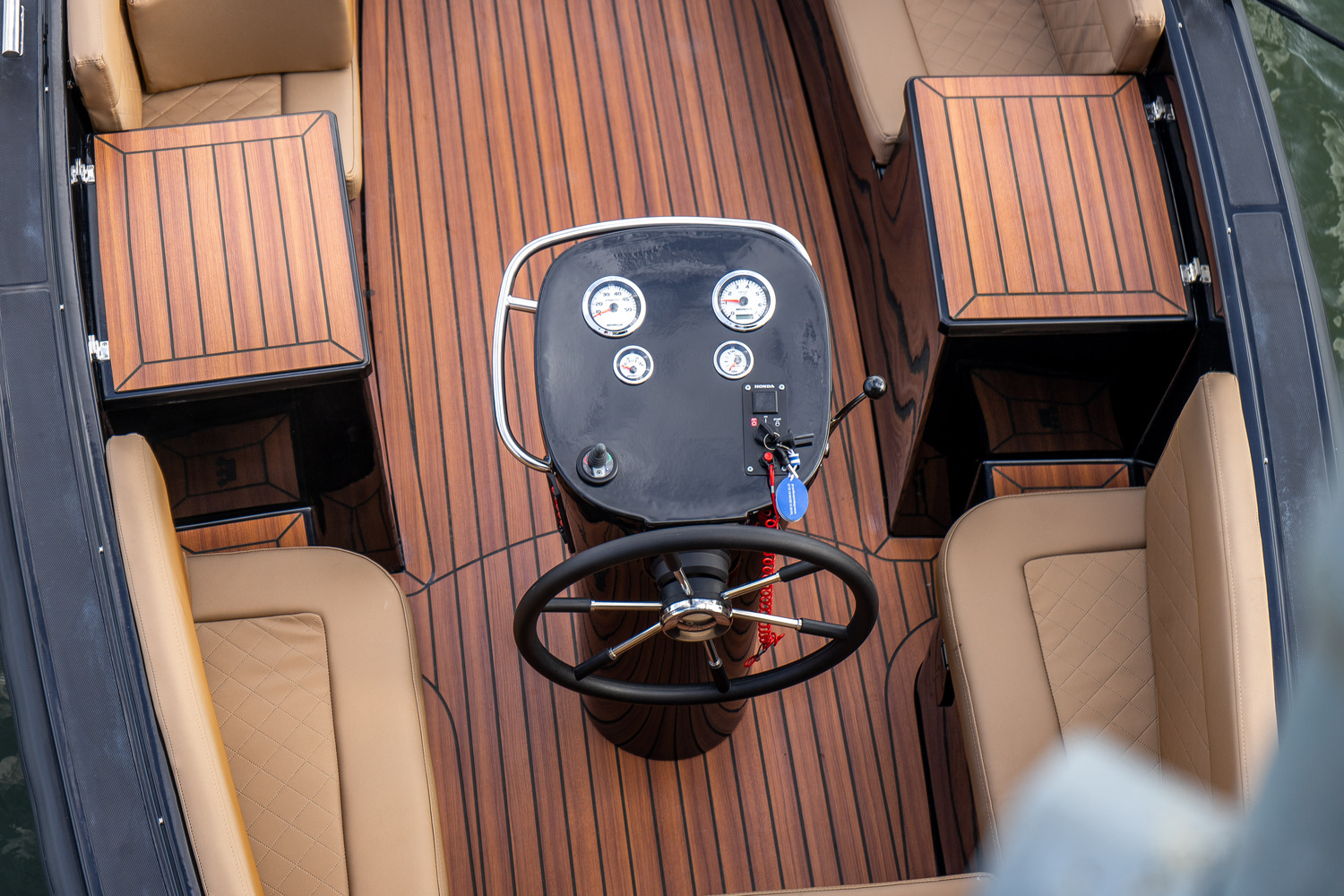 Maxima Boats 650 Flying Lounge