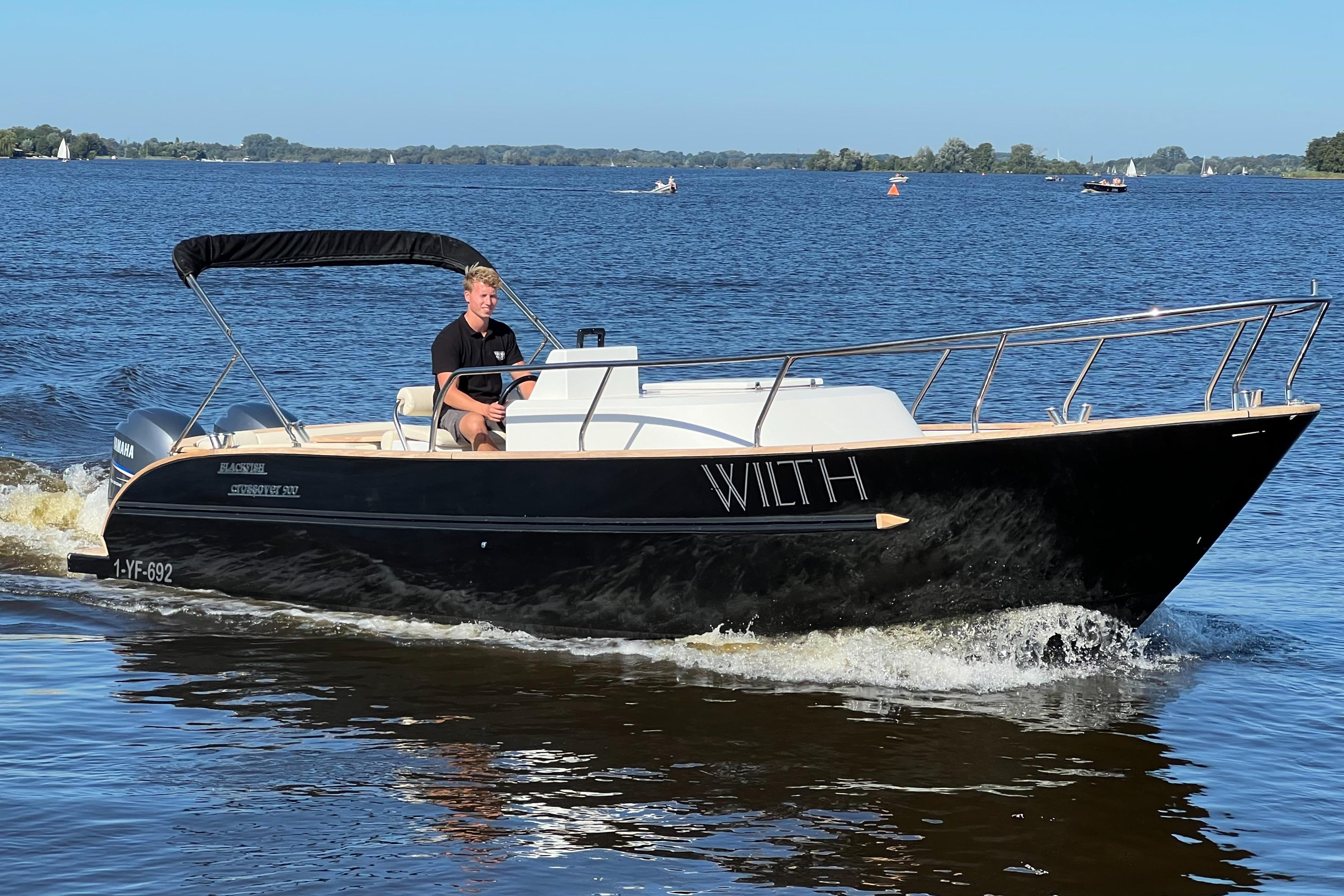 Center Console Blackfish Crossover 900