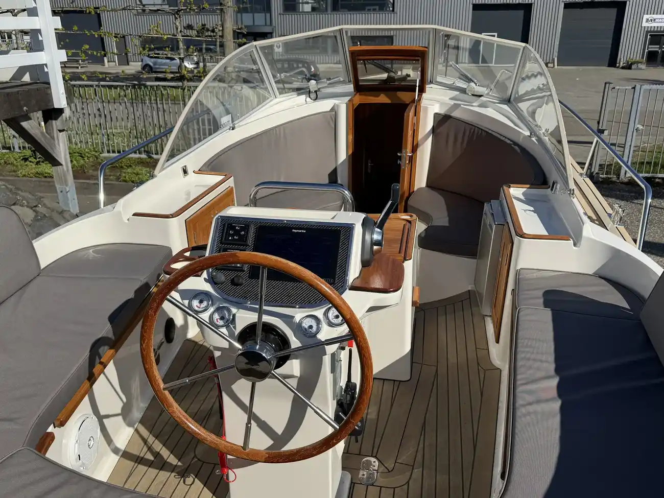 Intercruiser 27 Cabin