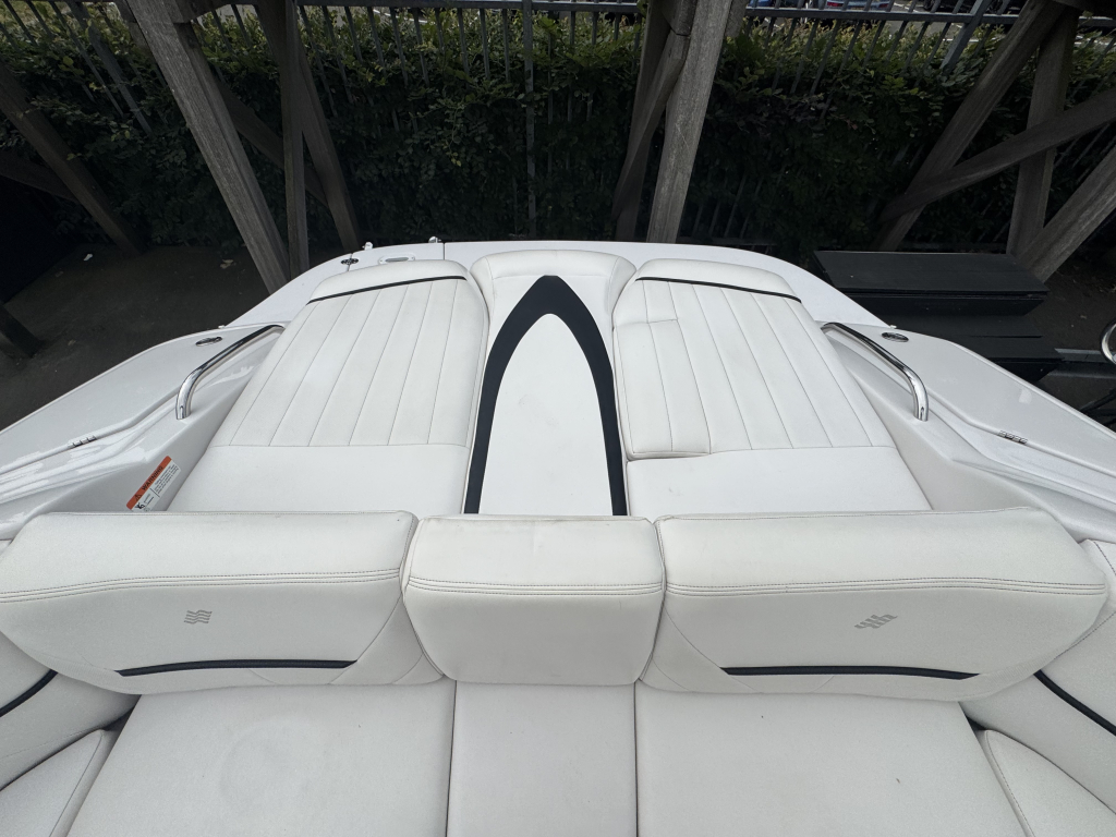 Four Winns H240