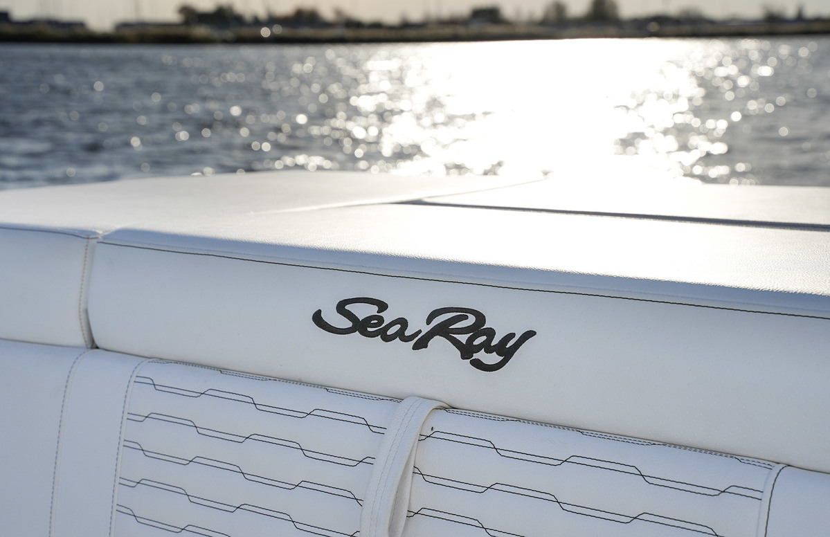 Sea Ray SPX 230 Outboard