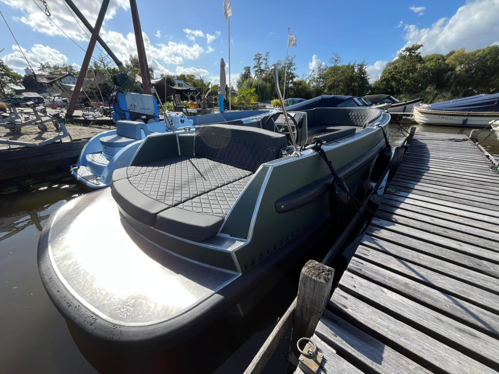 Van Vossen 650 plugin E tender aluminium elektrisch