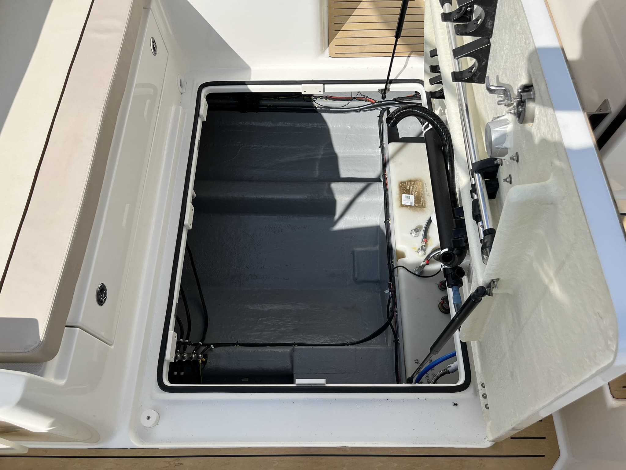Quicksilver 875 Sundeck