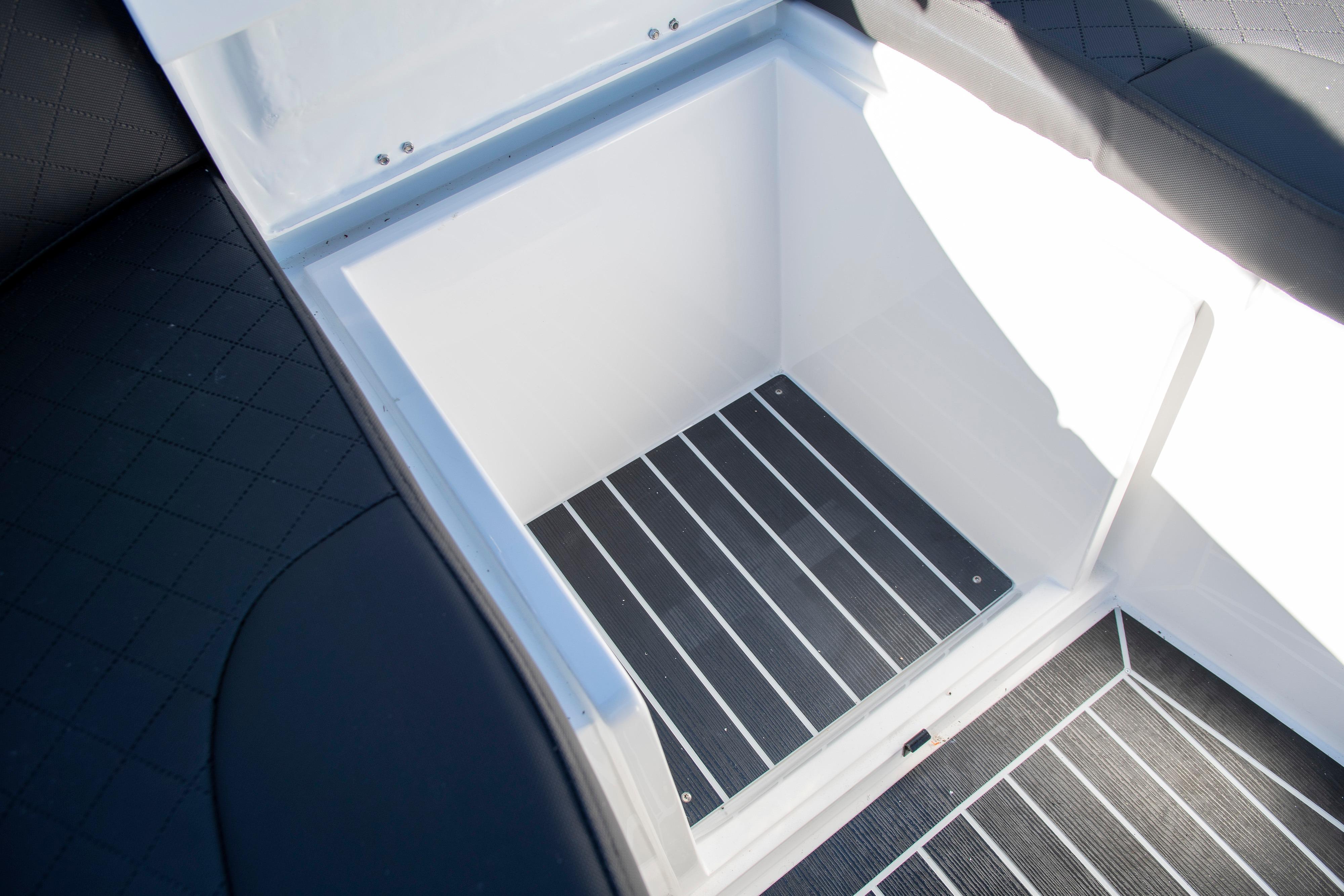 Lago Amore 633 Tender