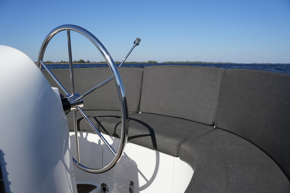 Riviera 24