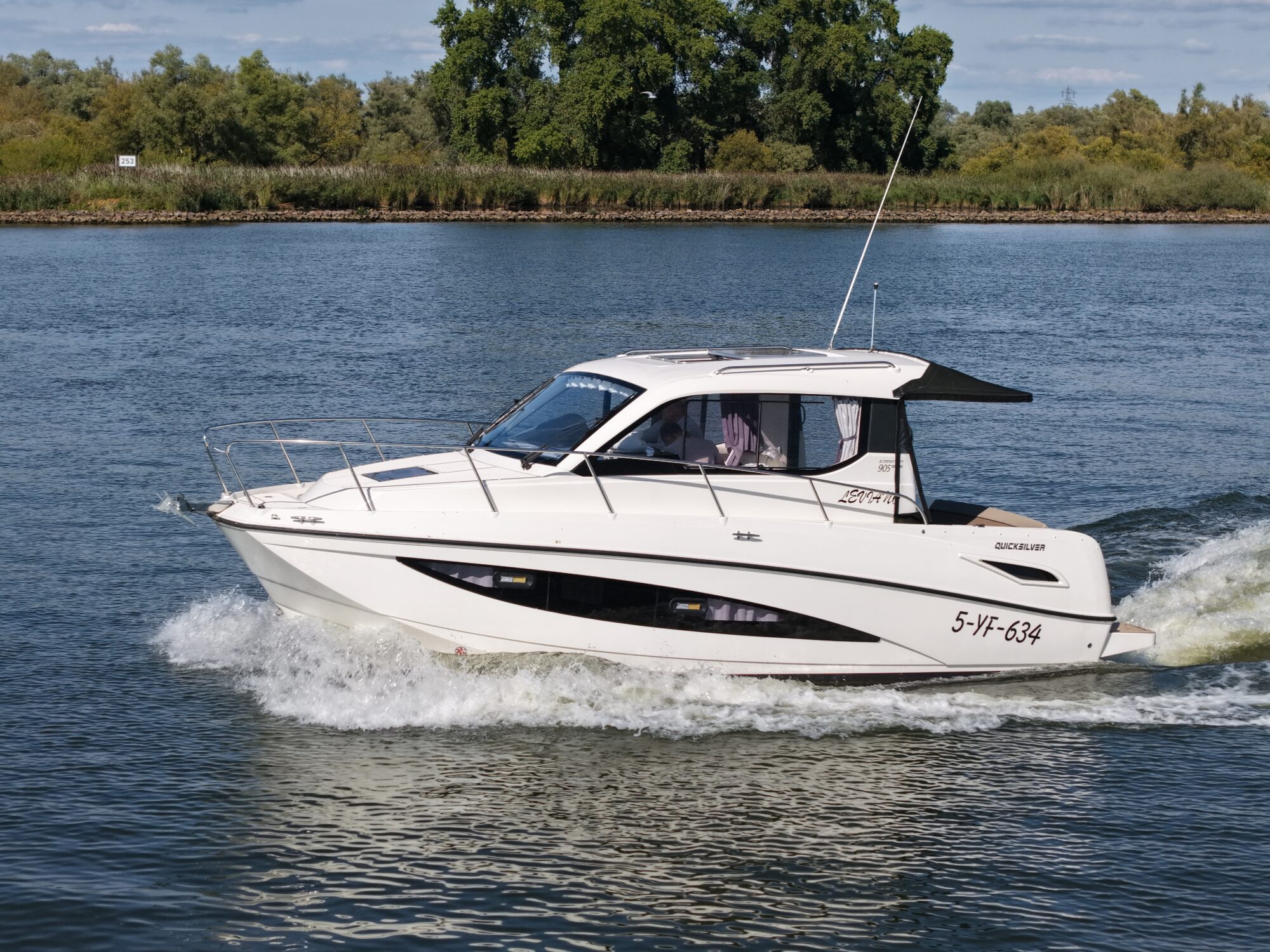 Quicksilver 905 Activ Weekend