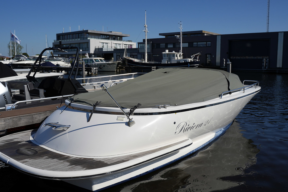 Riviera 24