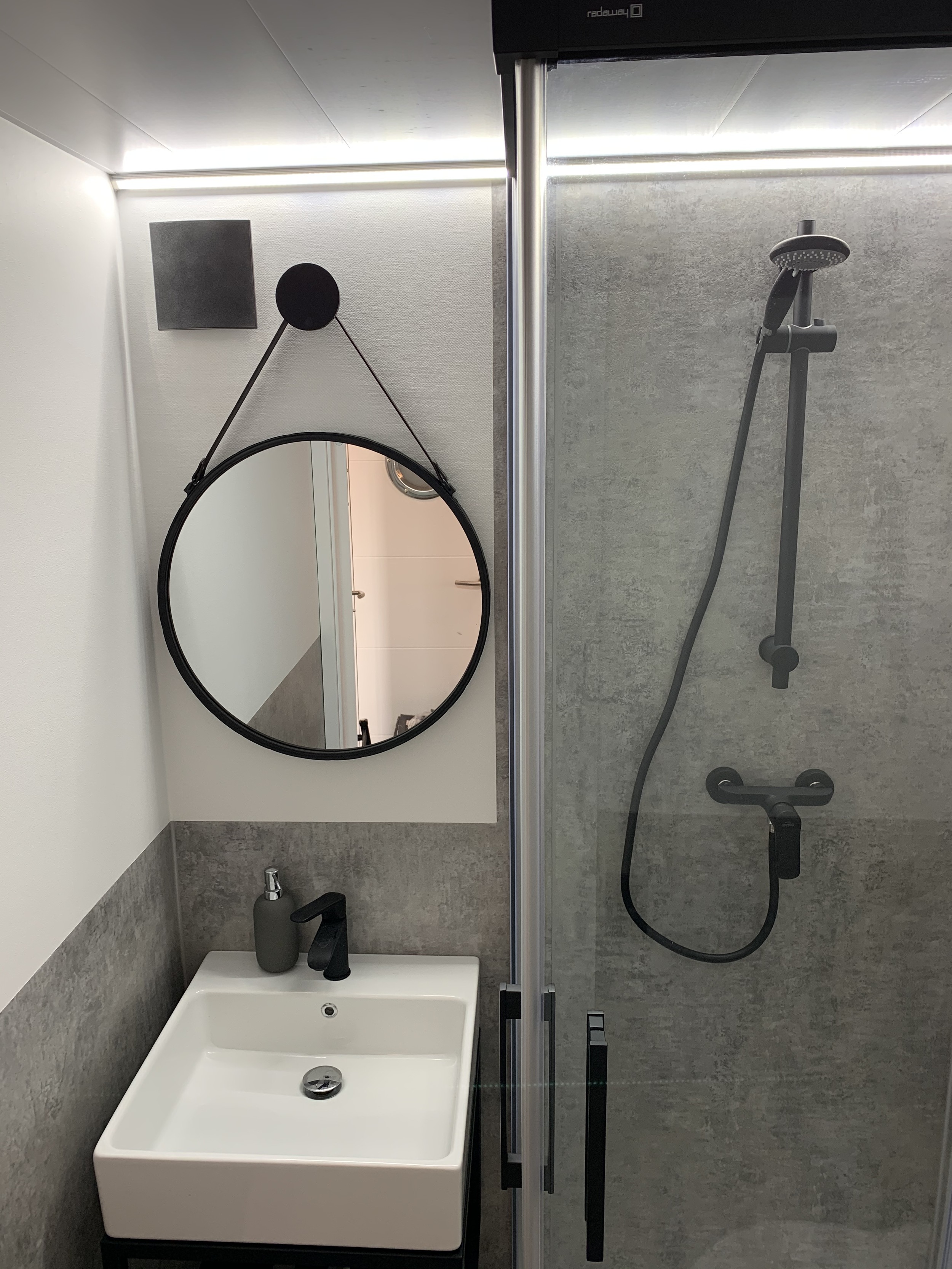 La Mare Houseboat Modern 11