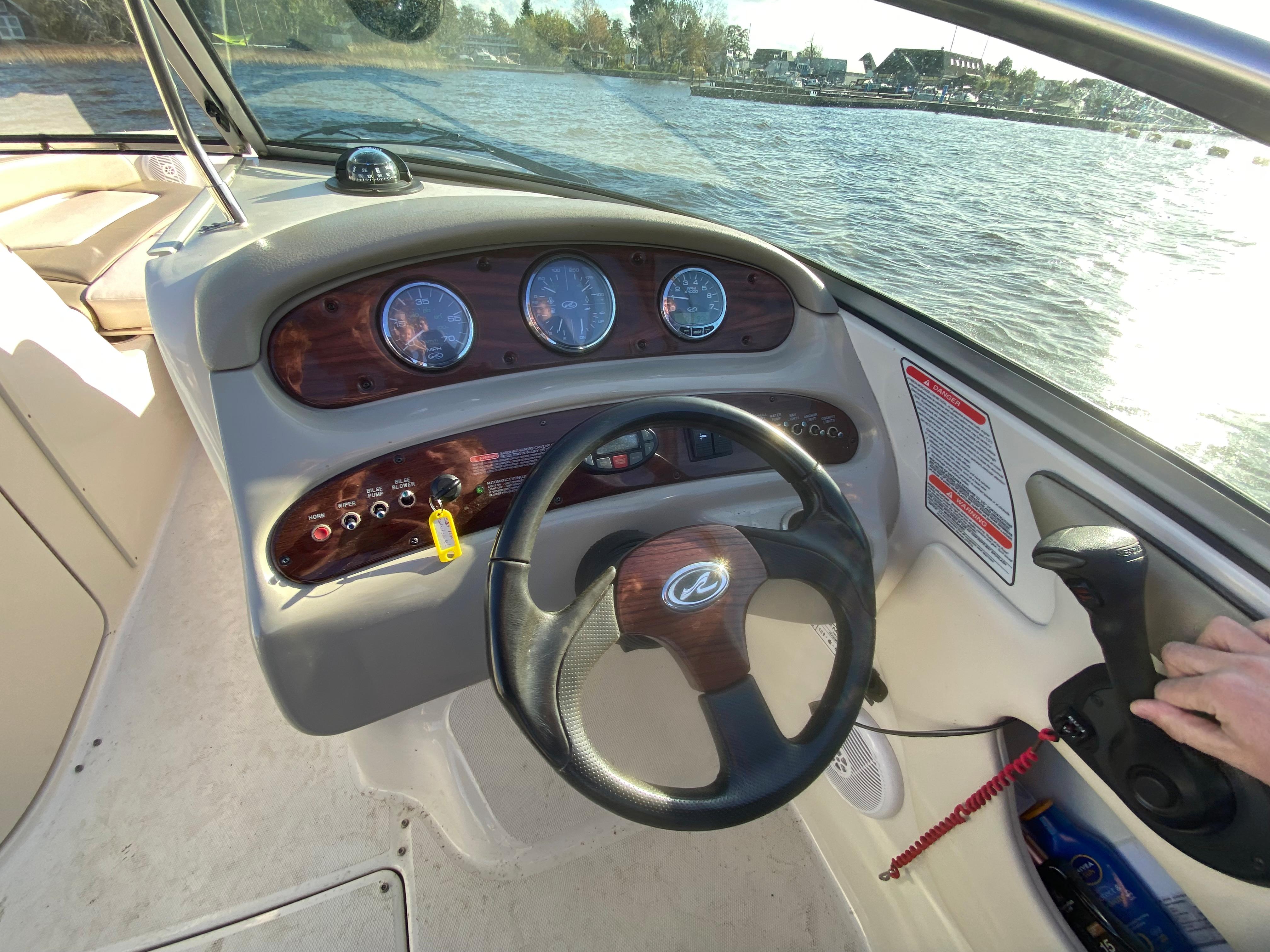 Sea Ray 240 Sundeck