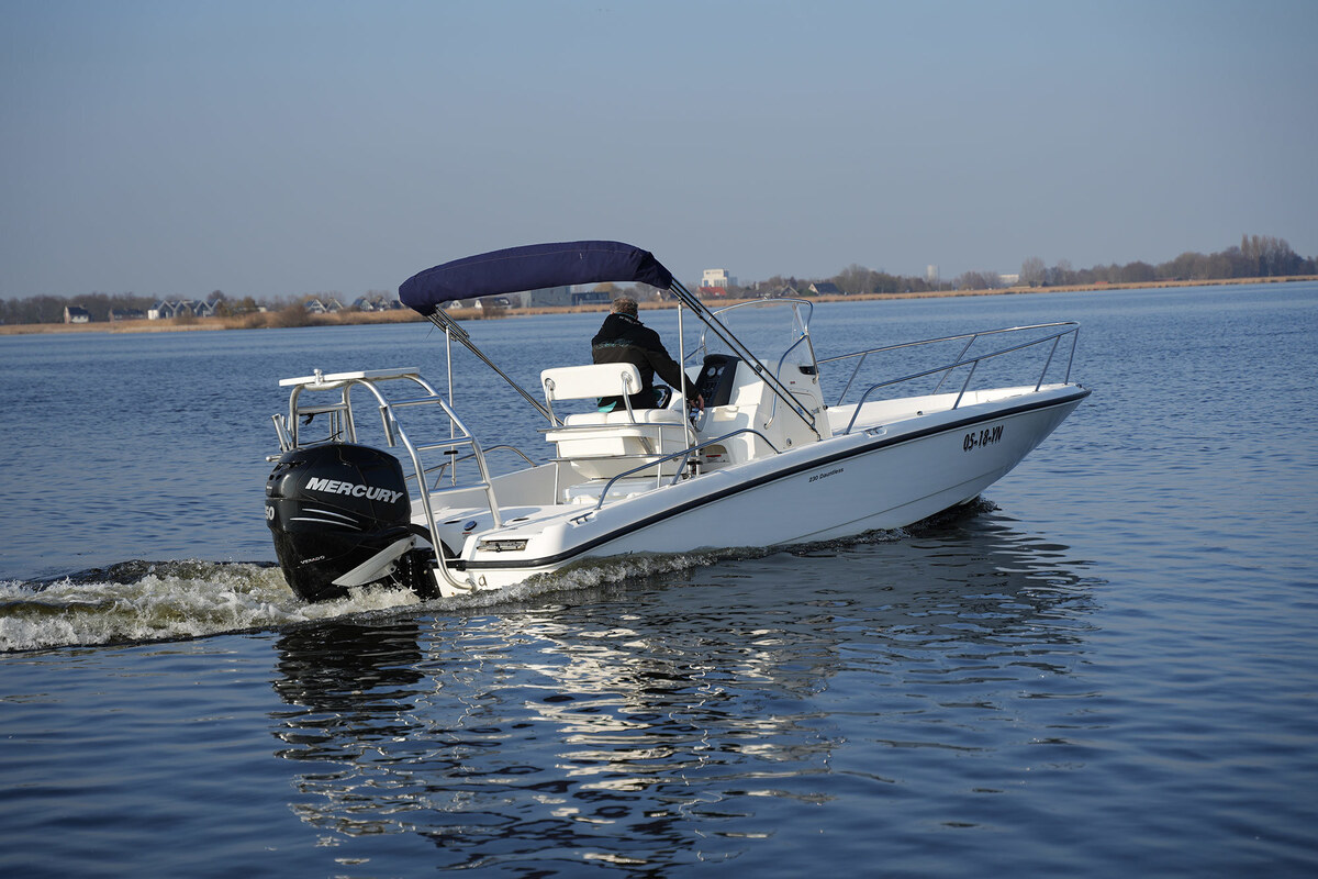 Boston Whaler 230 Dauntless