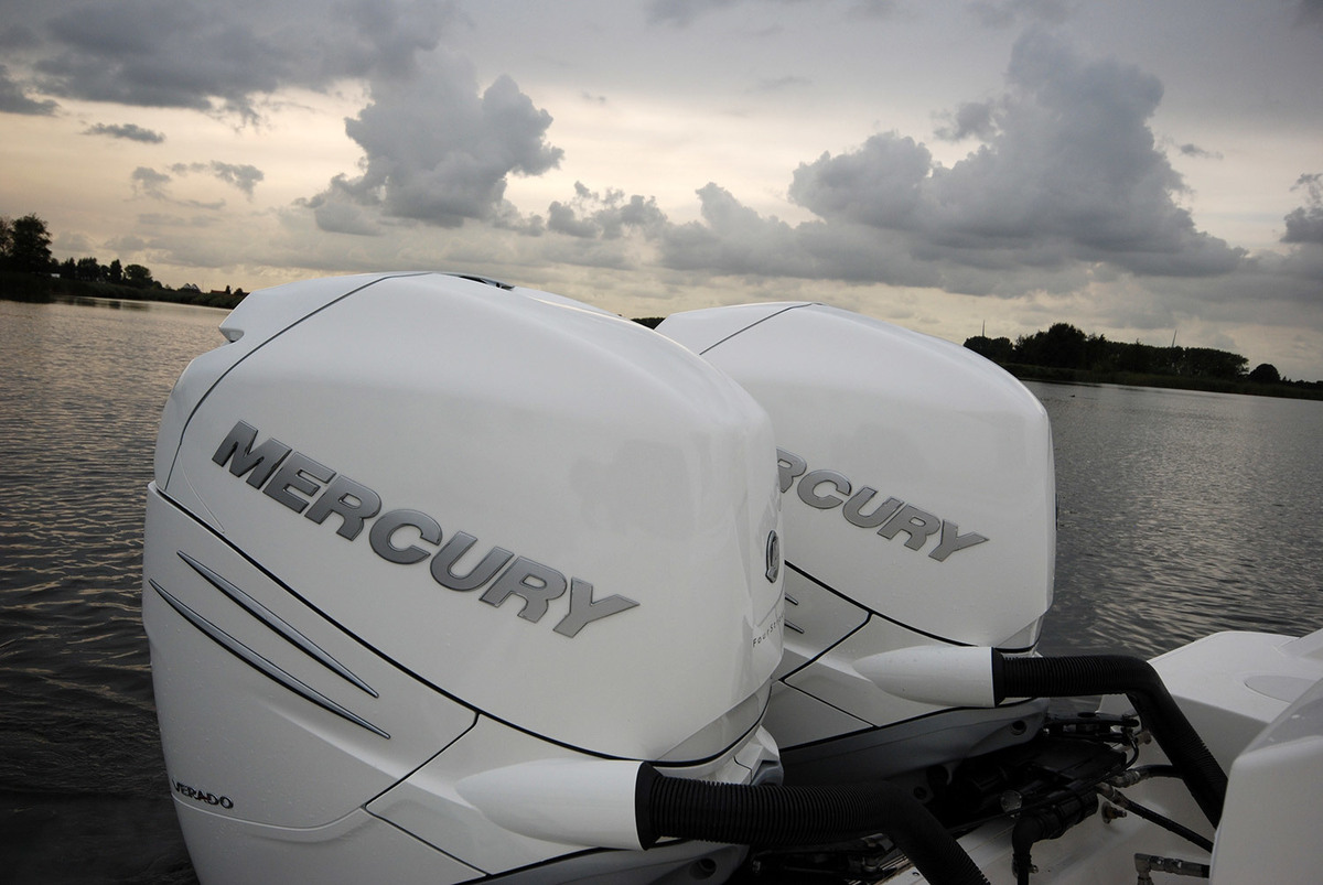 Boston Whaler 330 Outrage