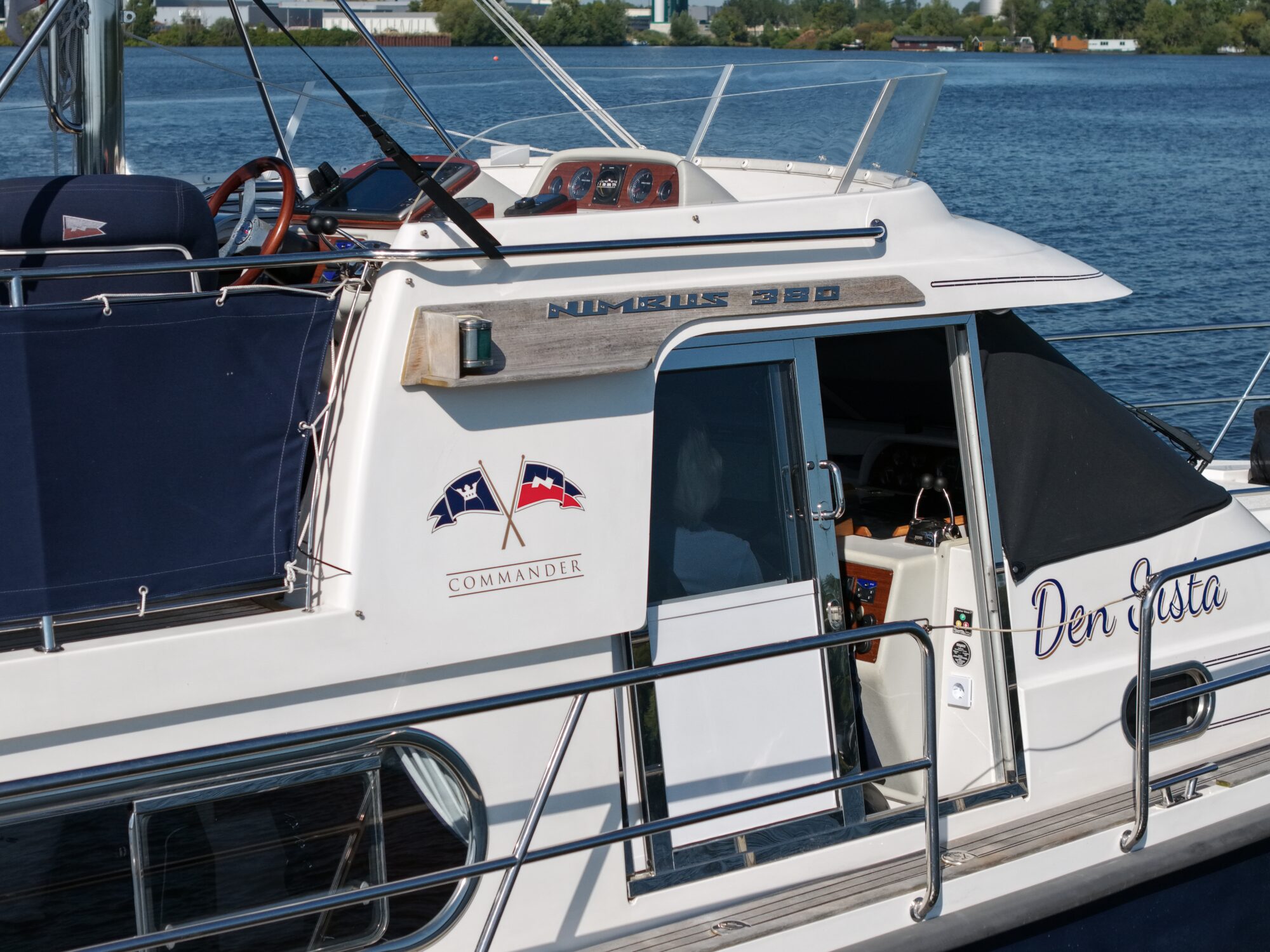 nimbus 380 Commander