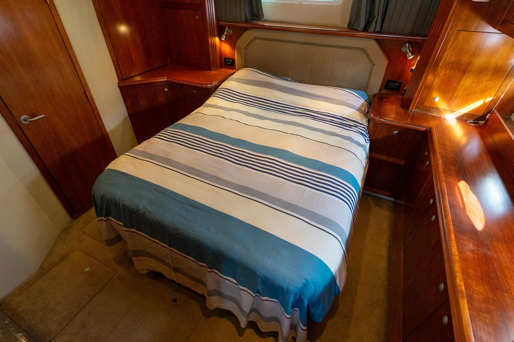 Cruisers Yachts 415 Express Motoryacht