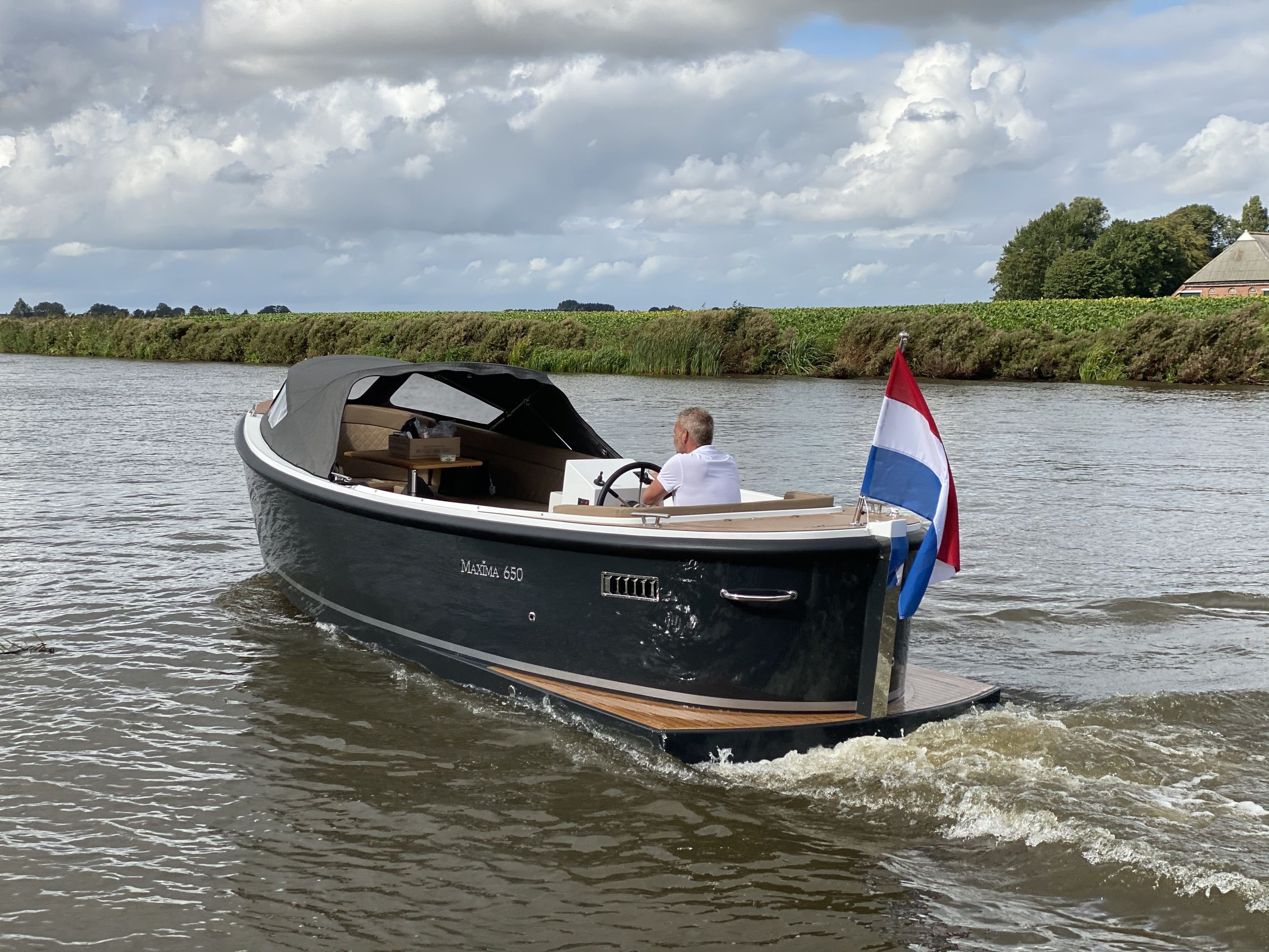 Maxima 650 Flying Lounge