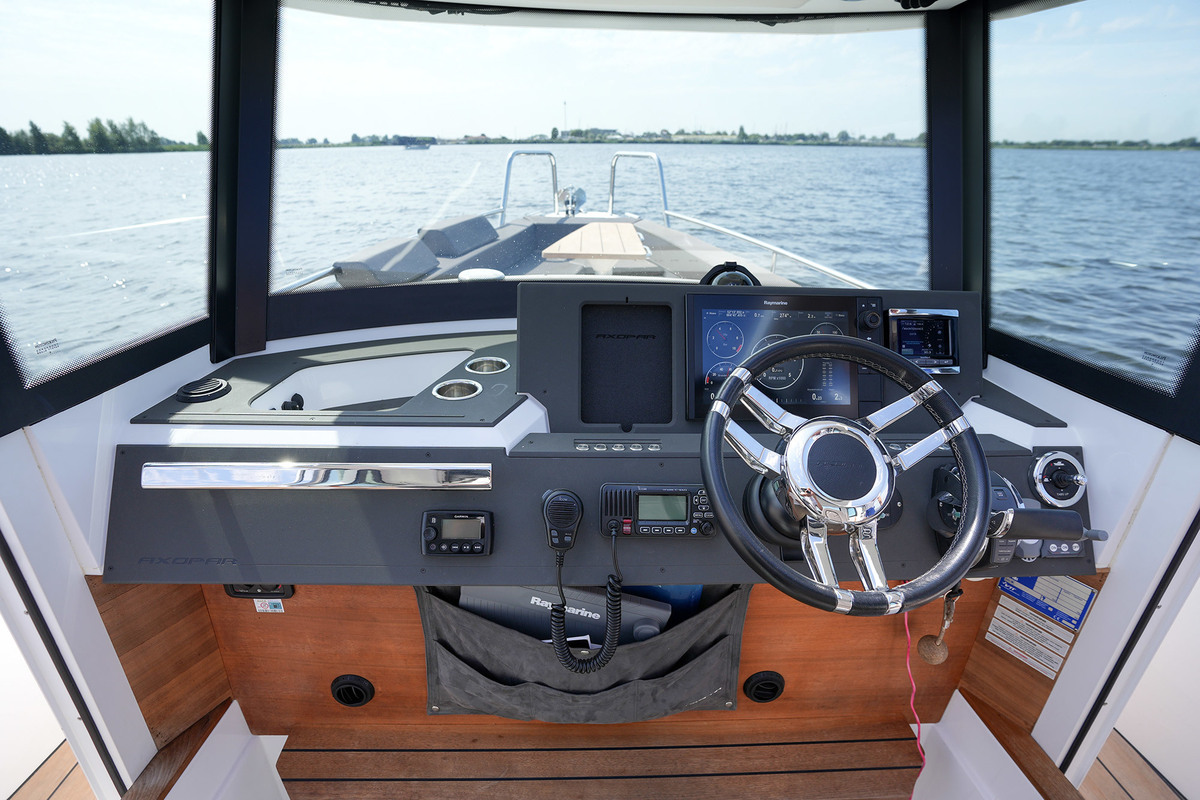 Axopar 28 Cabin