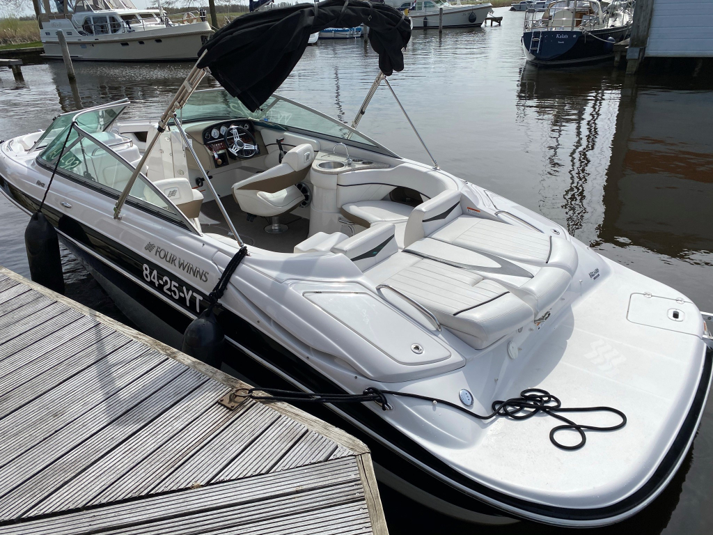 Four Winns H240