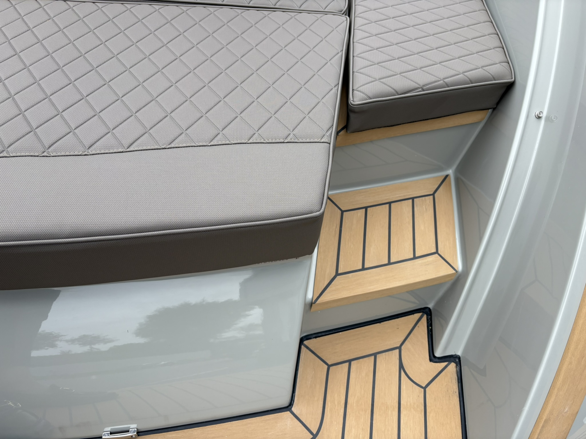 Antaris Sixty7 met Vetus 42 pk in RAL 7030 op voorraad!