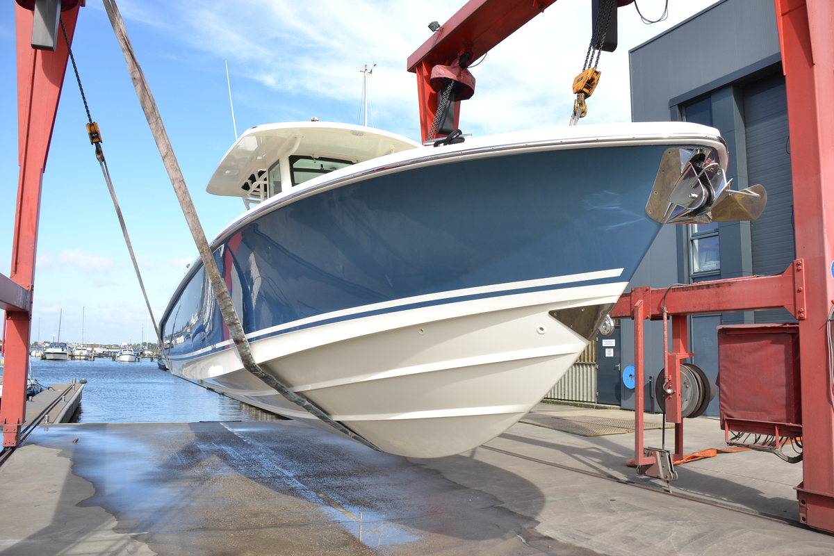 Boston Whaler 330 Outrage