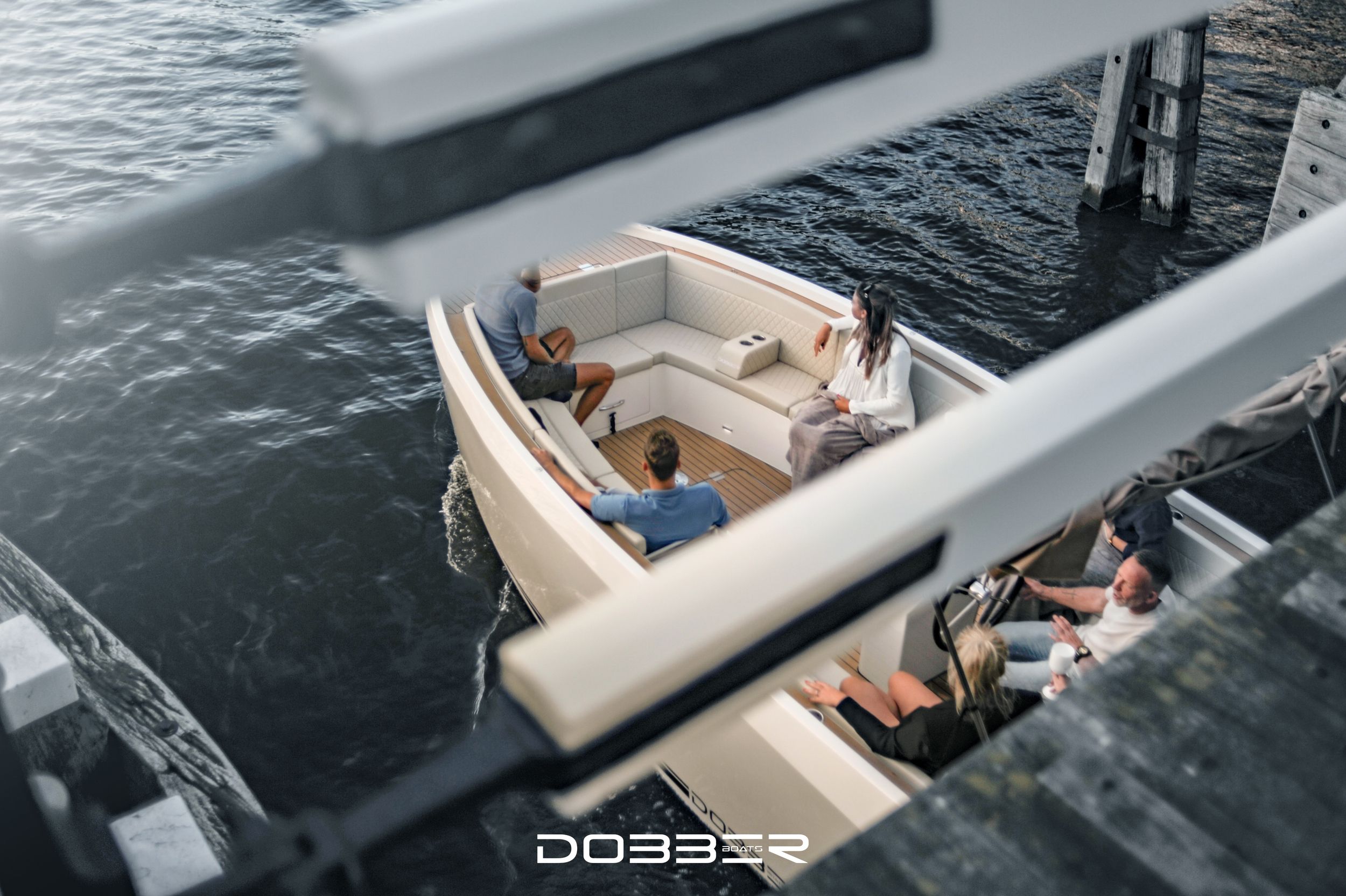 DOBBER 750 Tender