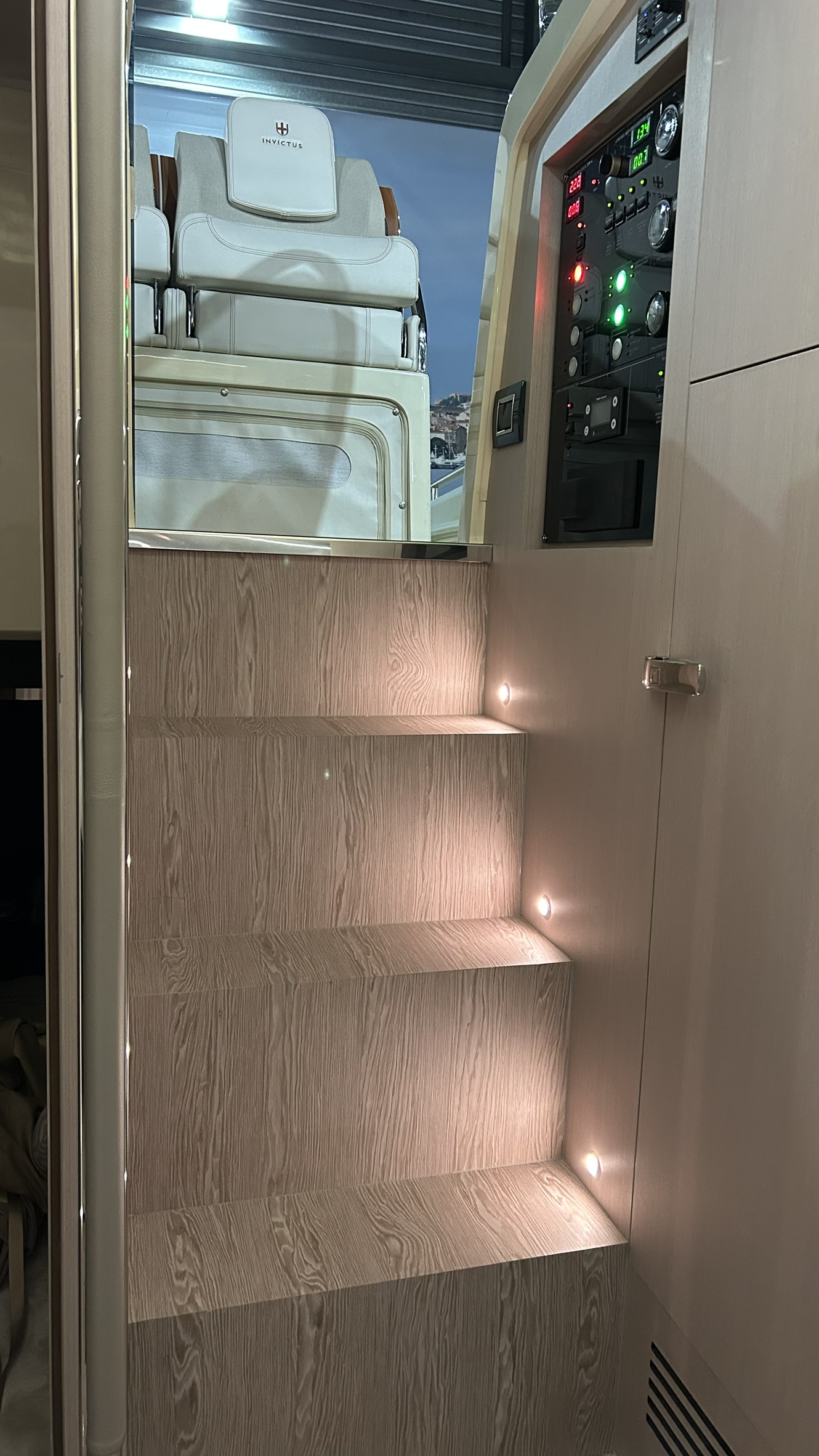 Invictus yachts Invictus GT 370 met 2x Volvo Penta D4 320 pk