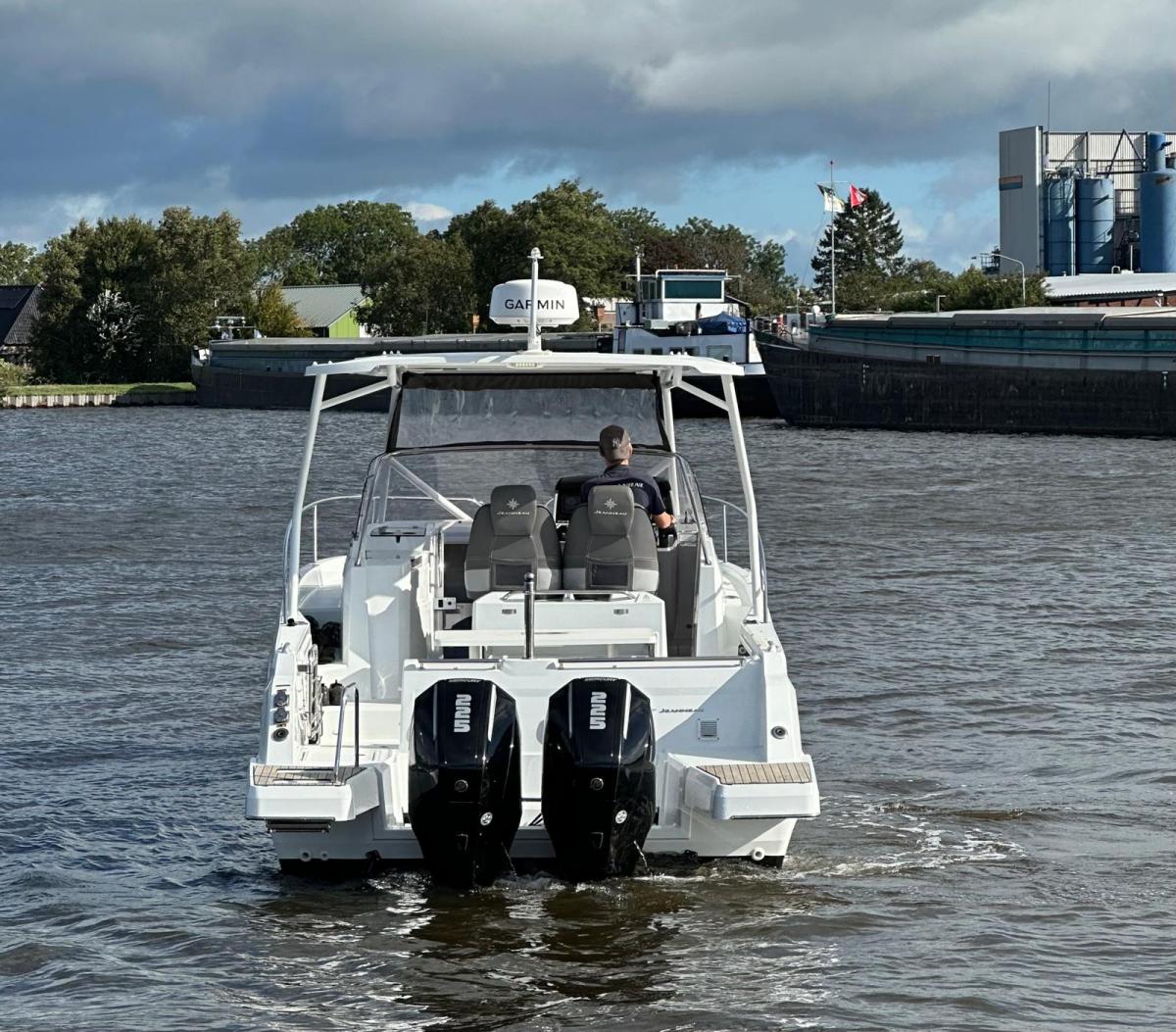 Jeanneau Cap Camarat 9.0 Walk Around with Hard-Top and airconditioning