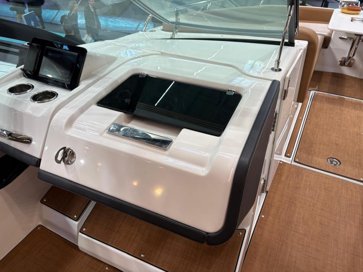 Jeanneau TH33 Twin-Hull