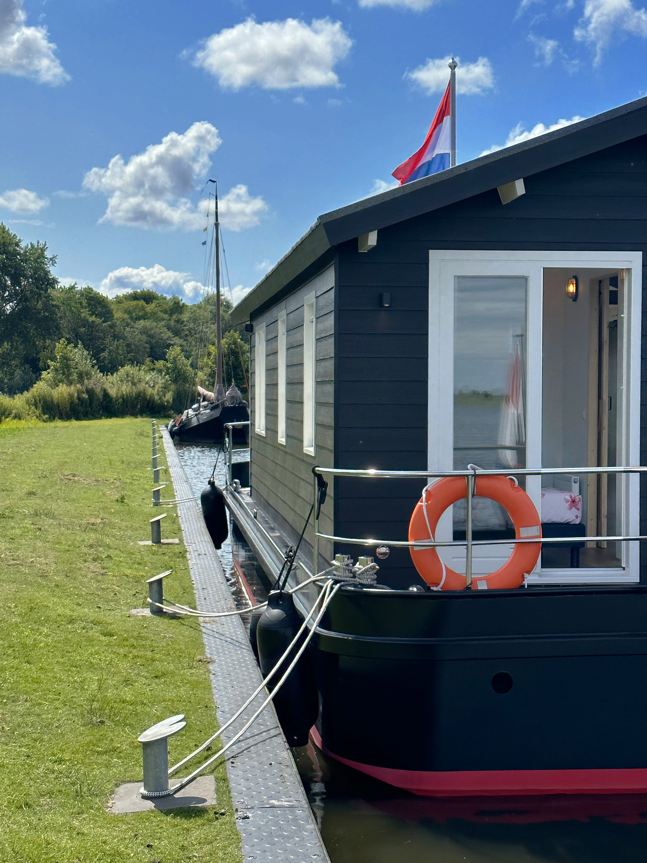 HOMESHIP VaarChalet In Amsterdam 1250D Luxe Houseboat