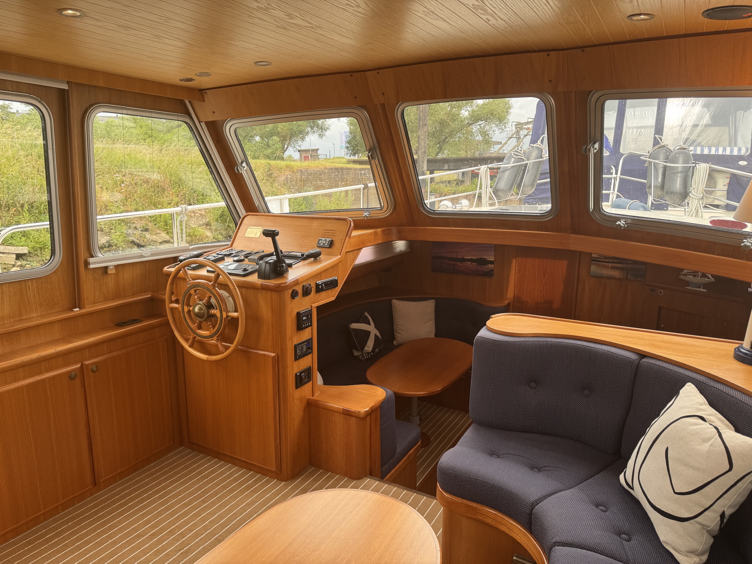 Aquanaut Drifter Trawler 1250 AK