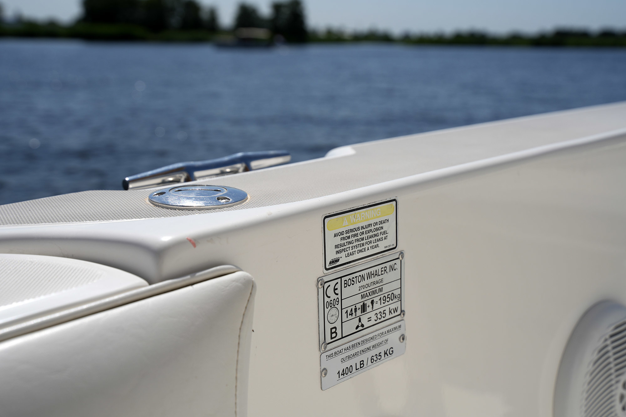 Boston Whaler 270 Outrage