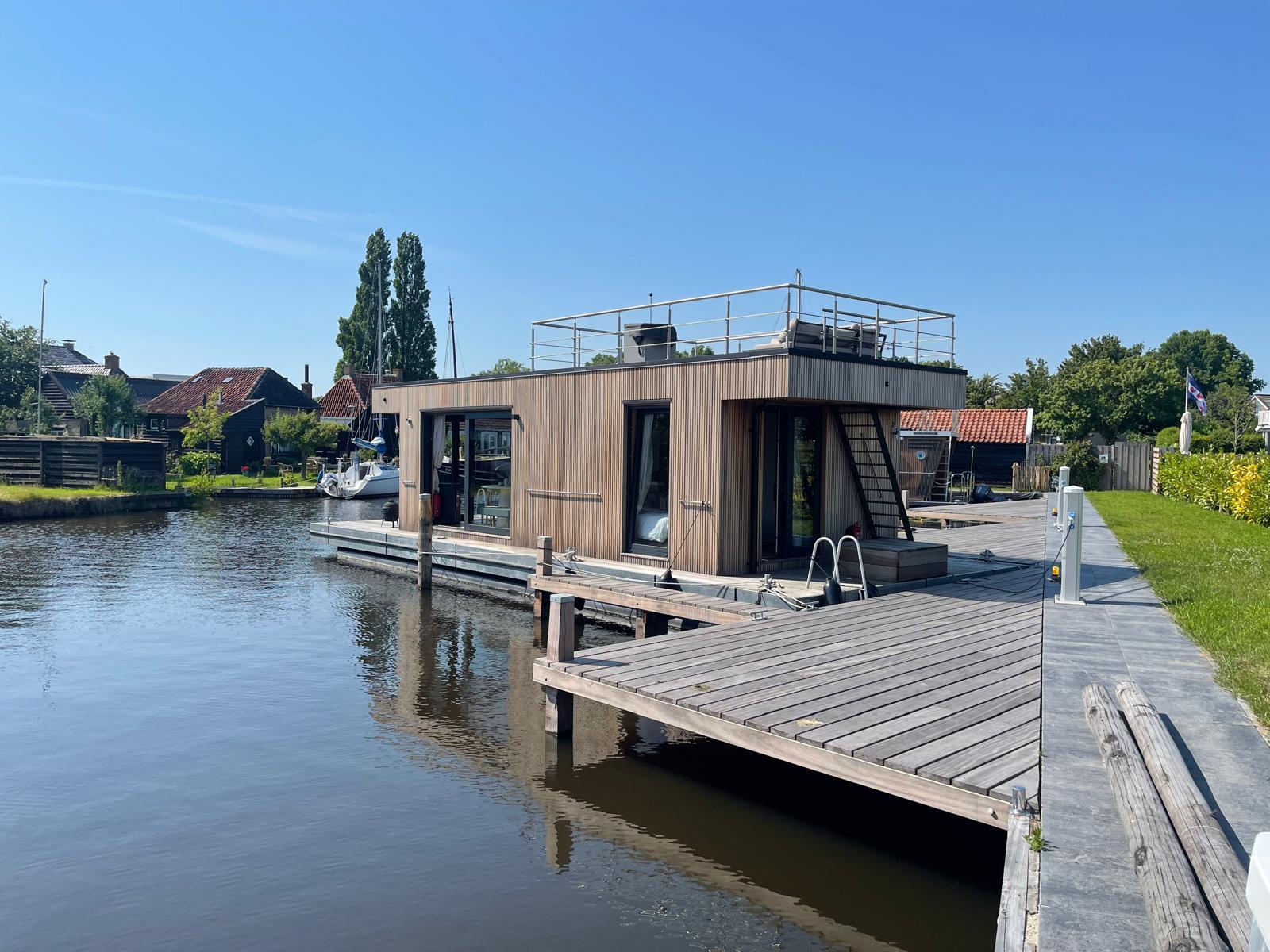 Surla 12 Houseboat Terherne (koop)ligplaats Beschikbaar