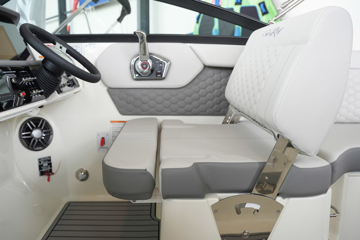 Sea Ray SDX 250