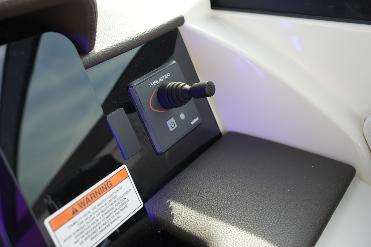 Sea Ray SDX 290 Outboard