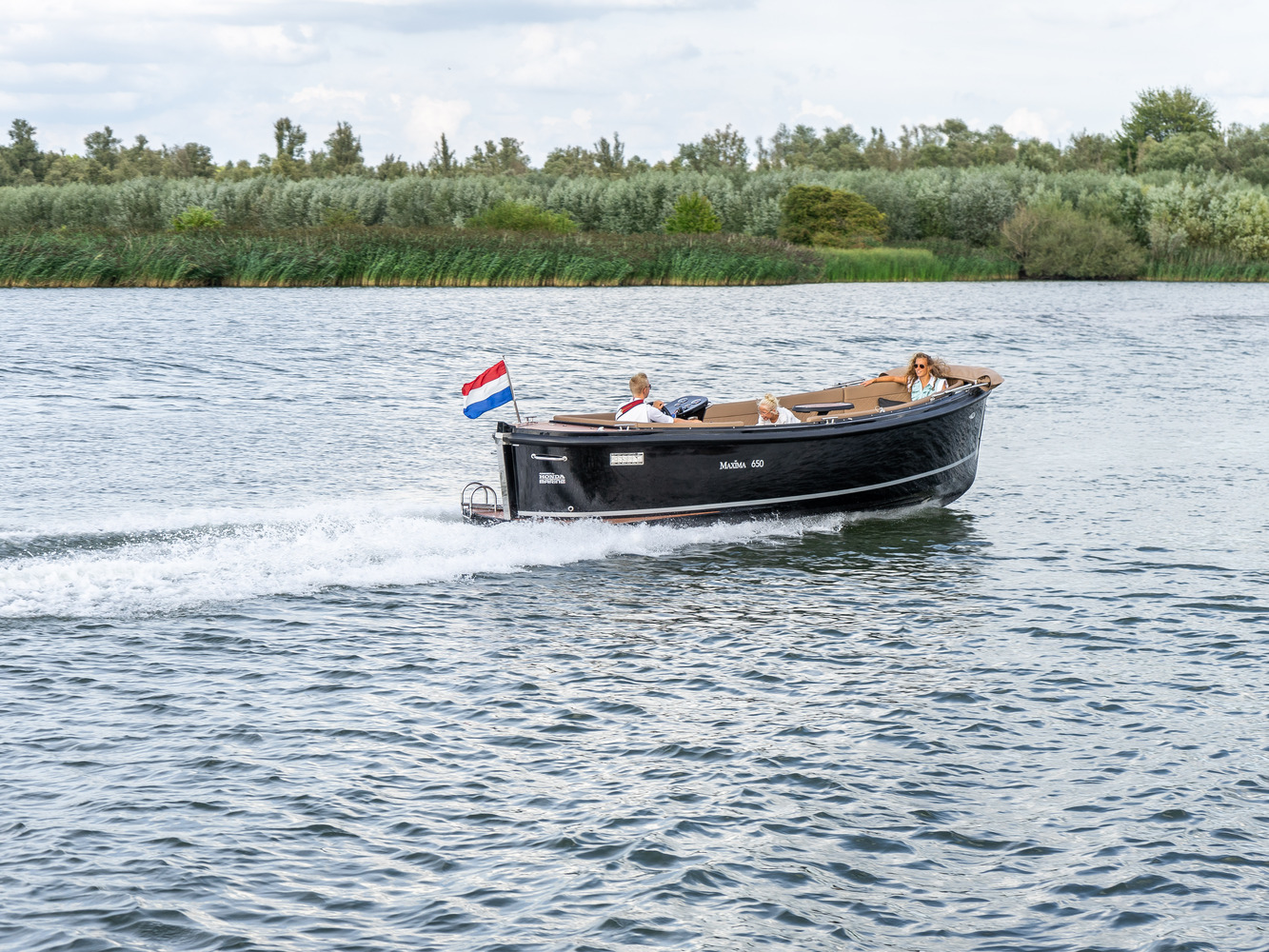 Maxima Boats 650 Flying Lounge