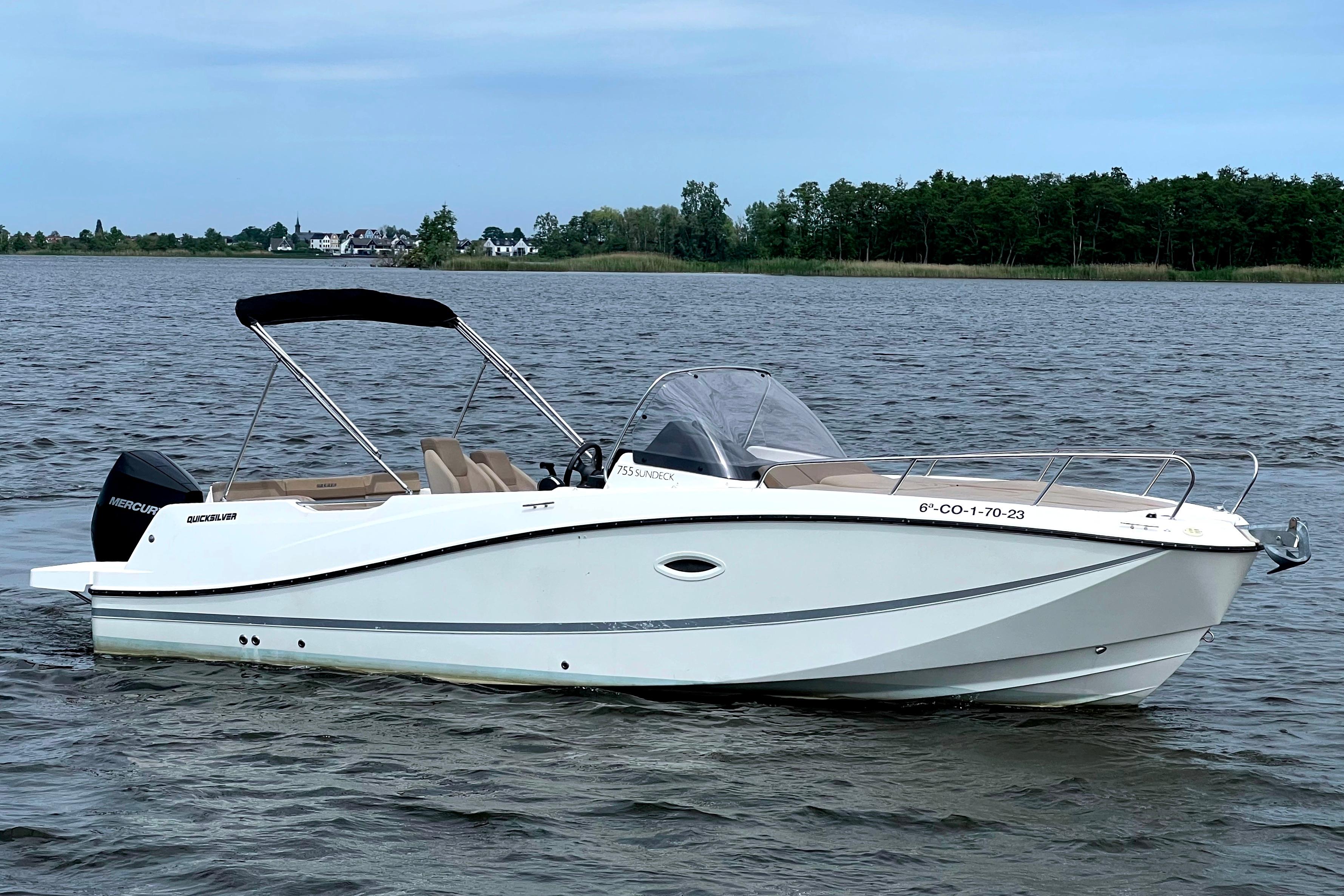 Quicksilver Activ 755 Sundeck