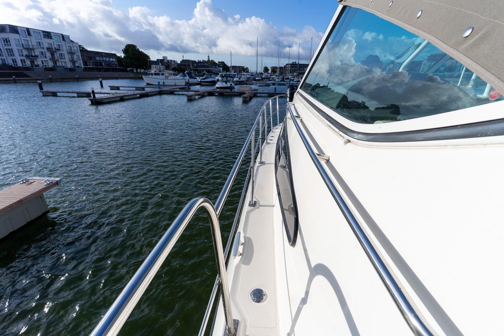 Cruisers Yachts 415 Express Motoryacht