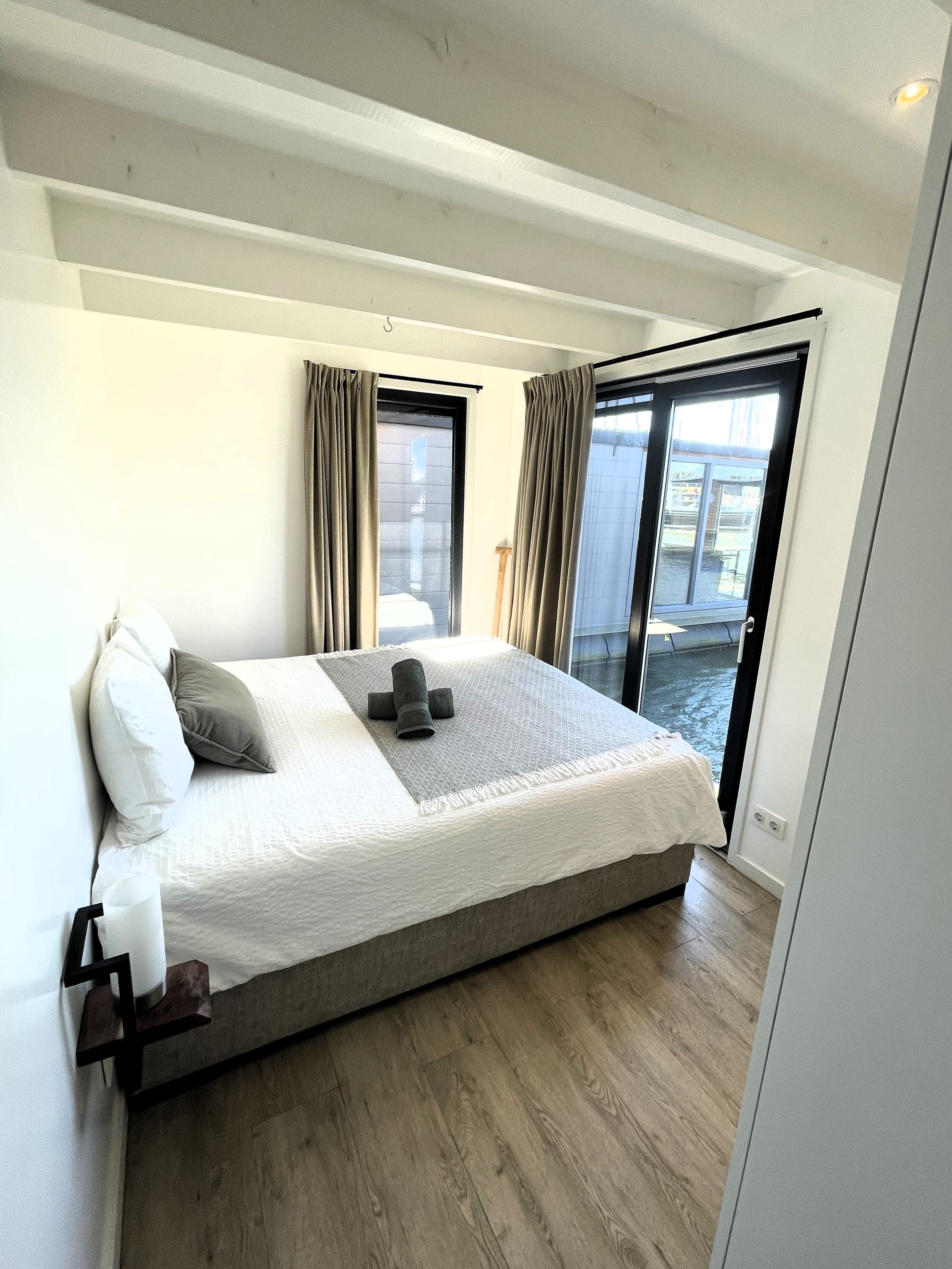 Surla 15 Houseboat Zelfvoorzienend