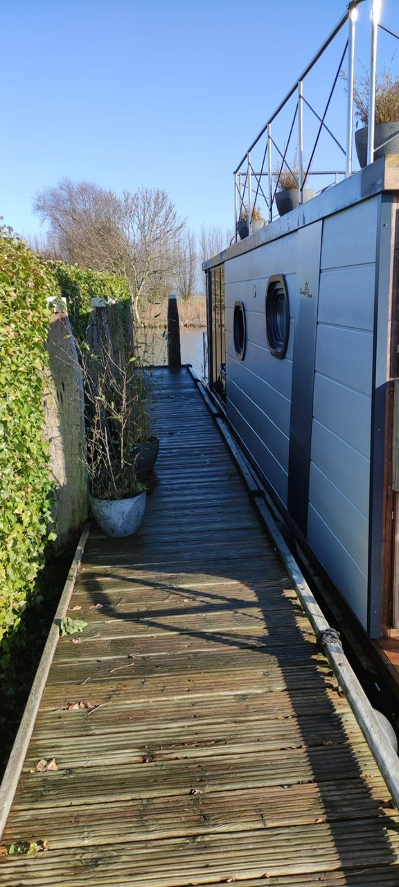 Campi 400 Per Direct Irnsum Ligplaats (Houseboat)