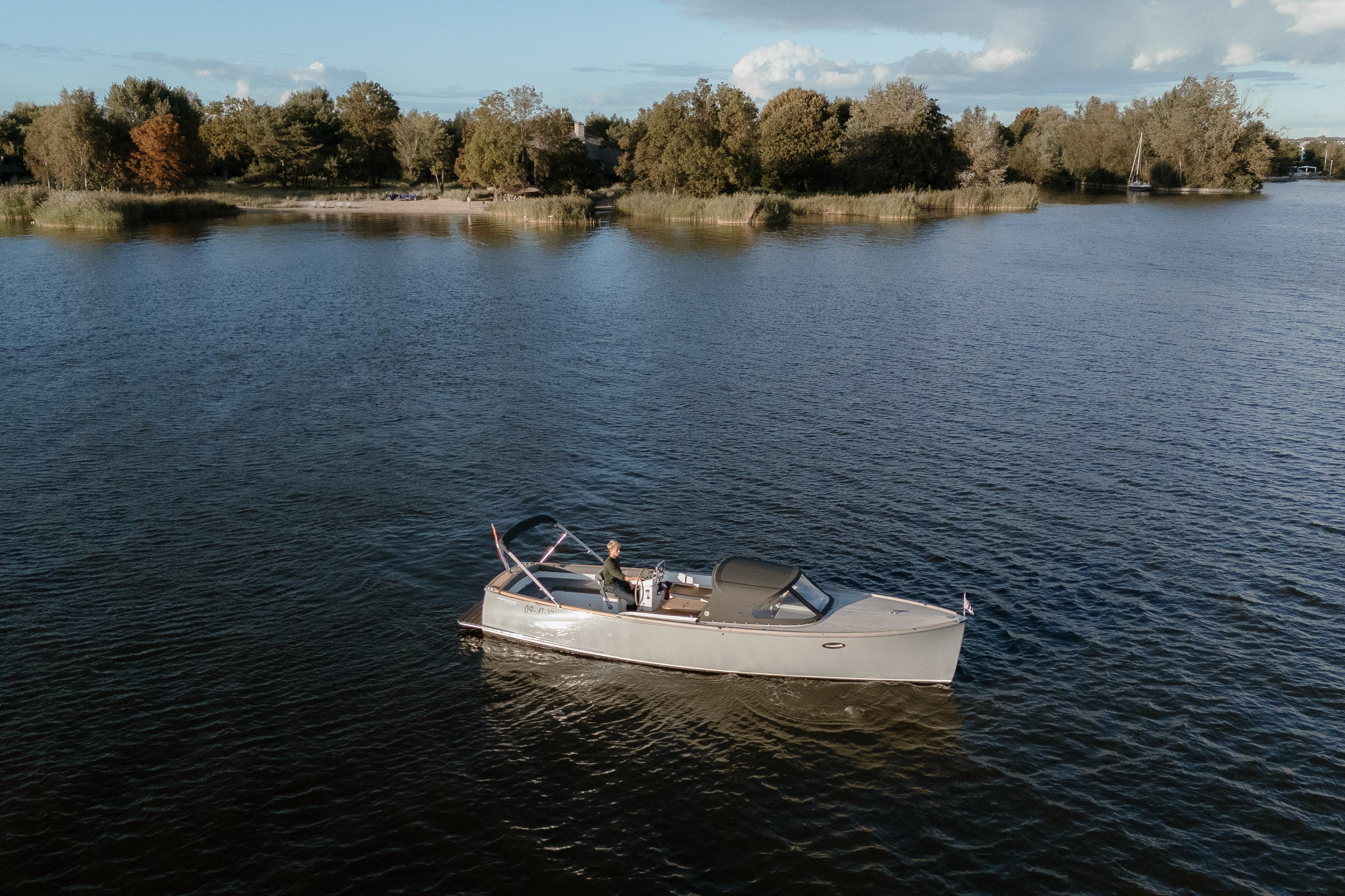 Tender AdmiralsTender C28