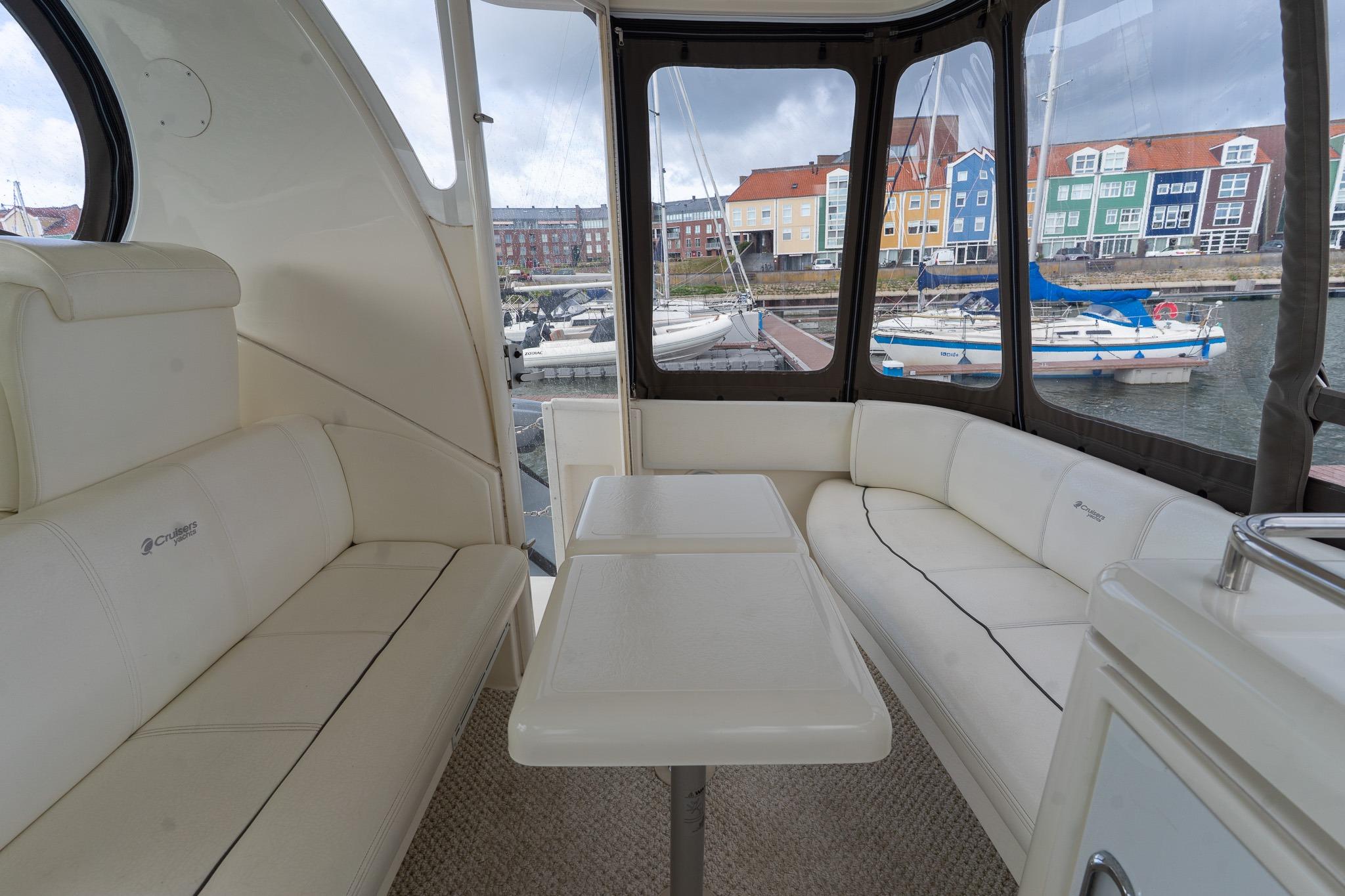 Cruisers Yachts 415 Express Motoryacht